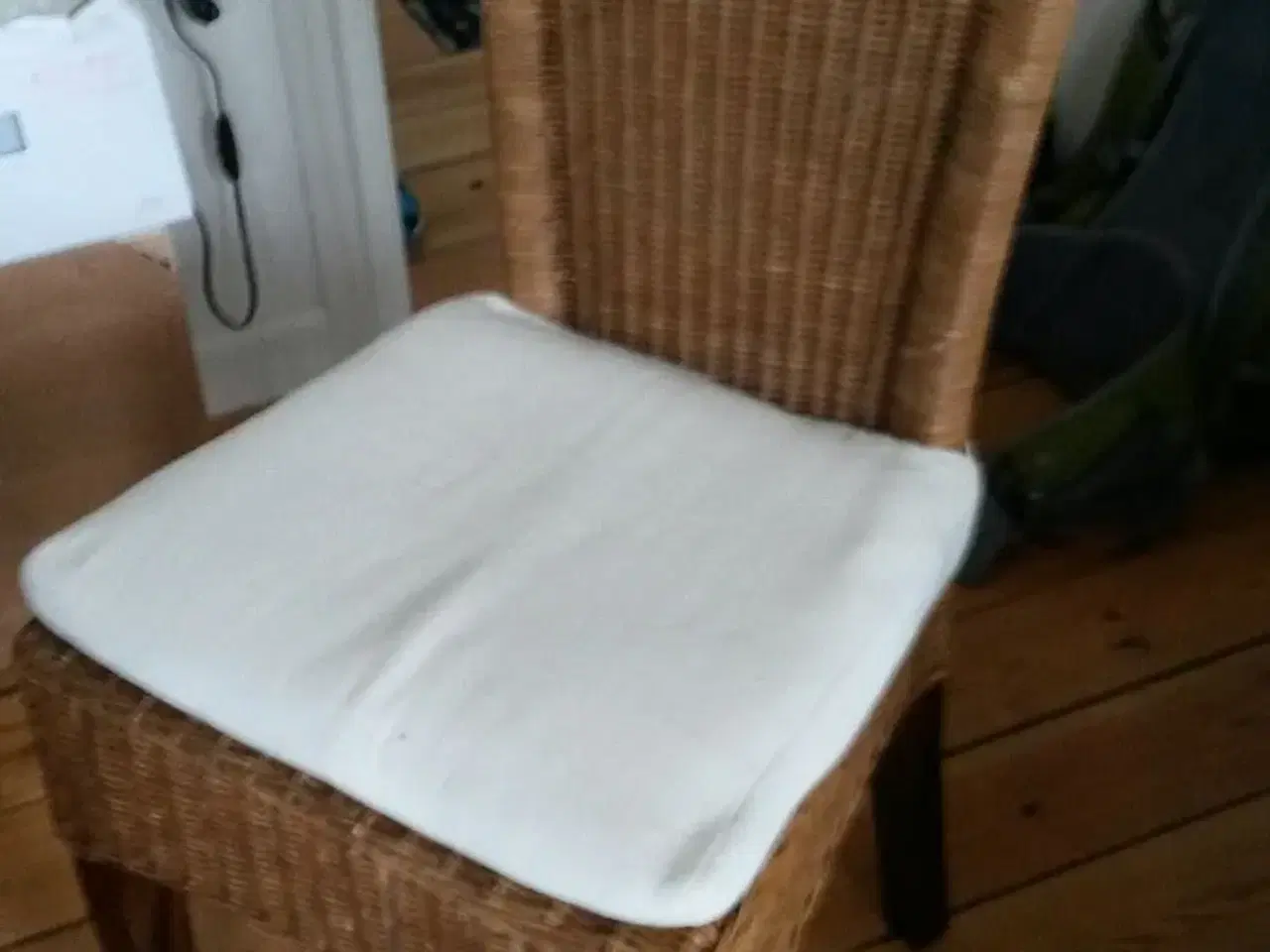 Billede 1 - spisebord og stole