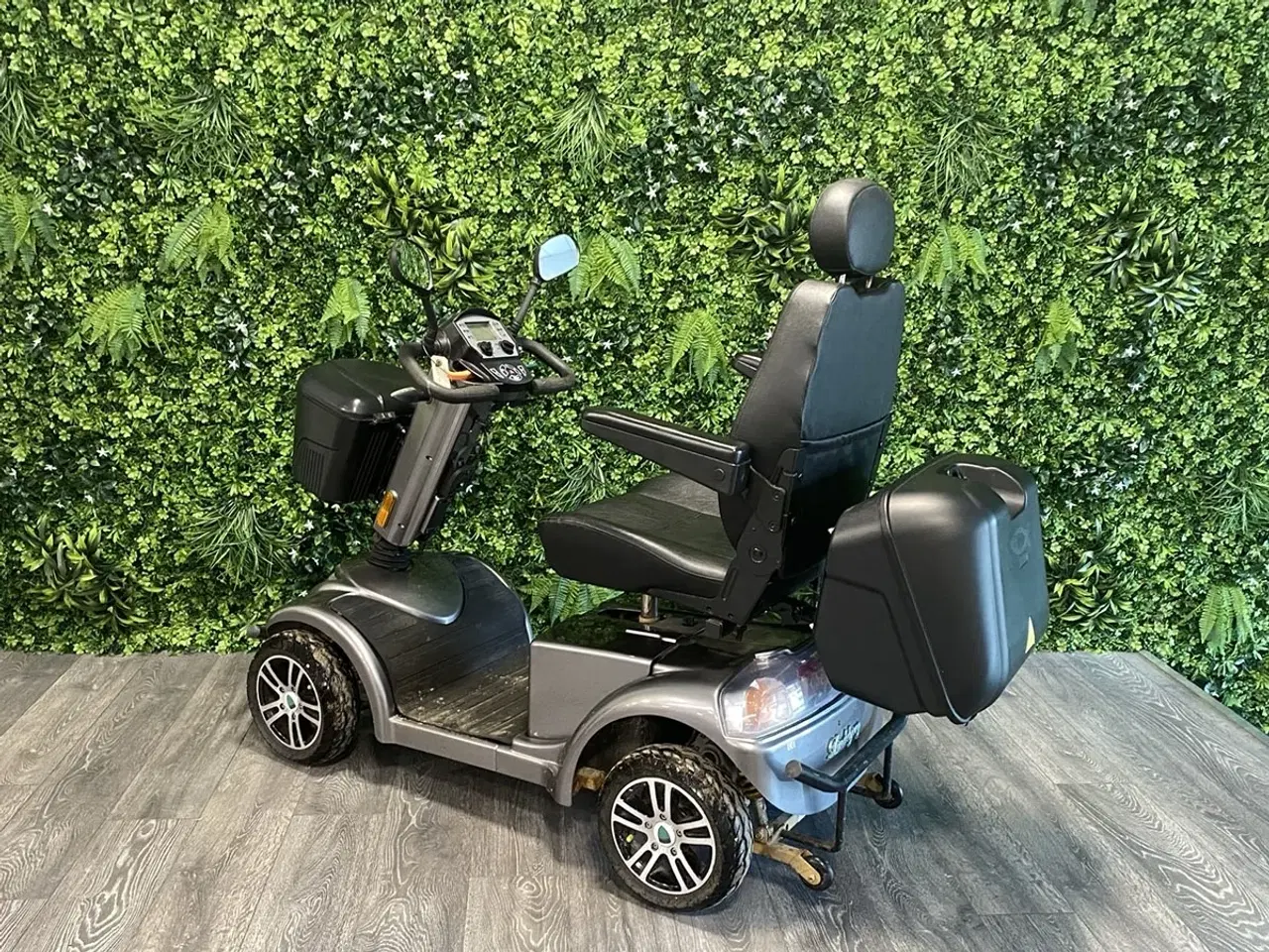 Billede 2 - LM-600 grå