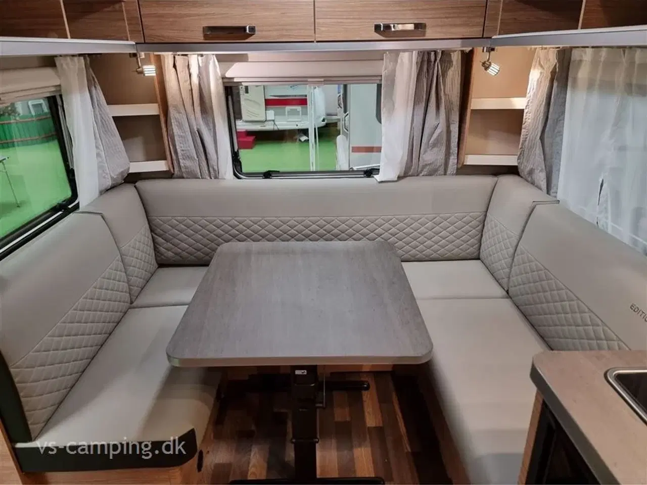 Billede 3 - 2025 - Weinsberg CaraOne 450 FU   ATTRAKTIV CAMPINGVOGN MED FRANSK SENG OG RUNDSIDDEGRUPPE