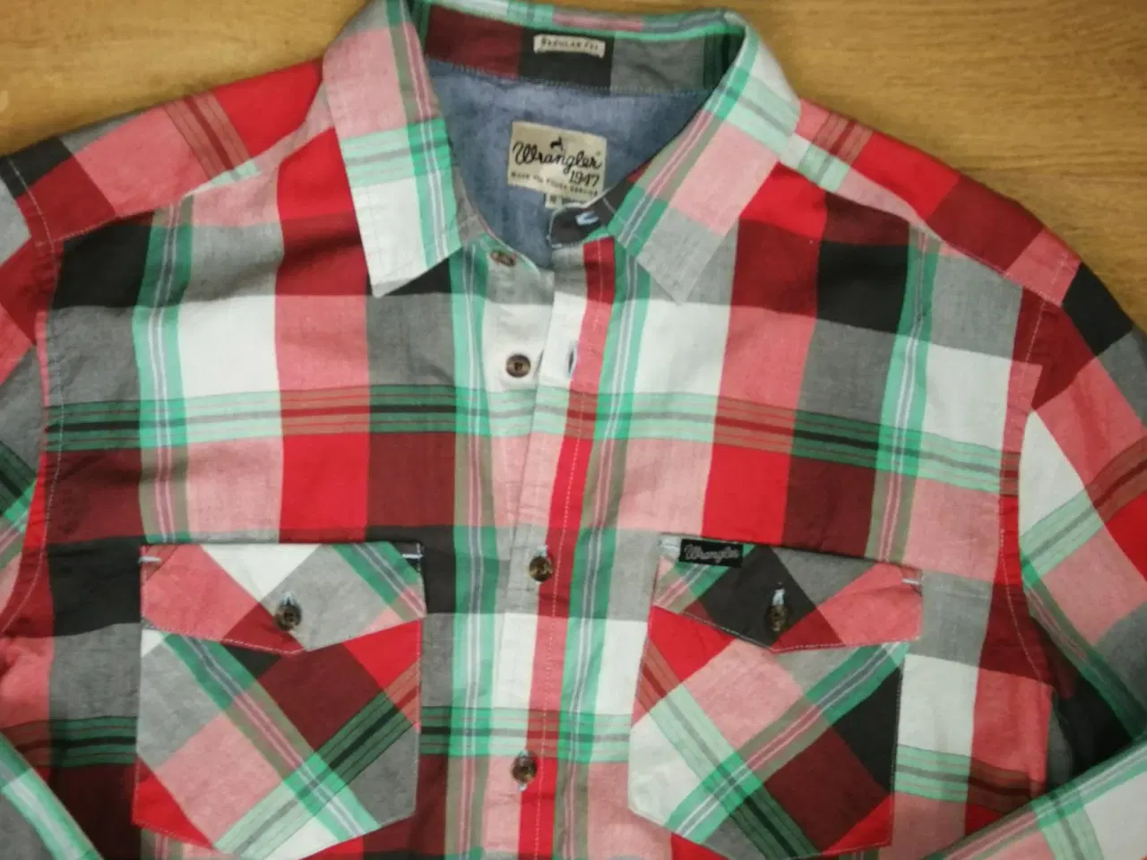 Billede 2 - WRANGLER, TERNET SKJORTE, STR. M, I FLOT STAND