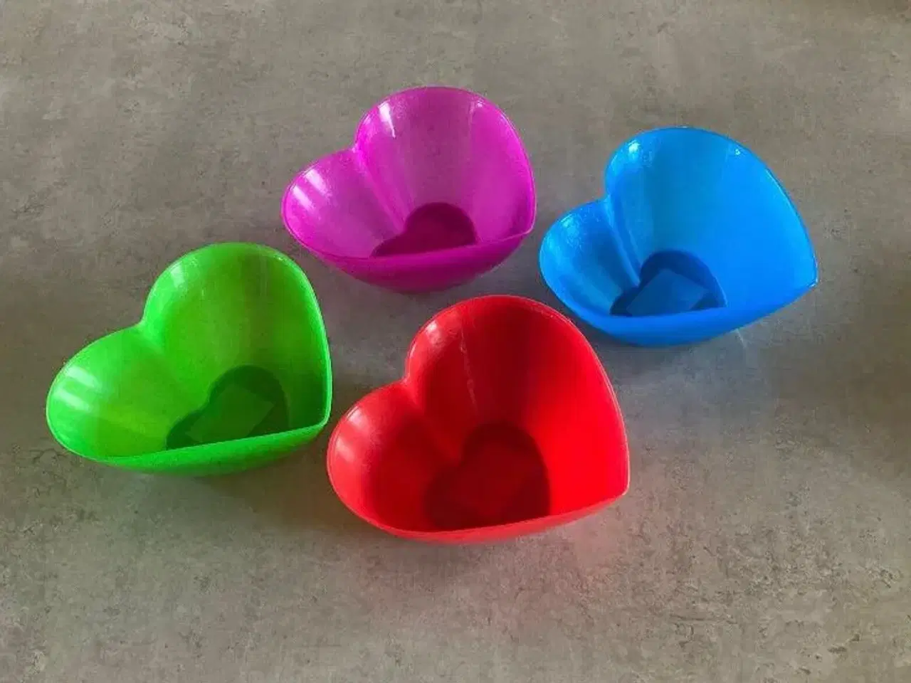 Billede 3 - Nye plastik hjerte skåle