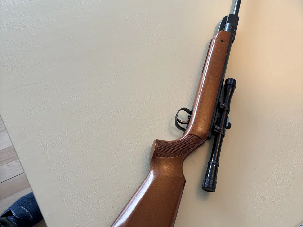 Billede 1 - Luftgevær med kikkertsigte