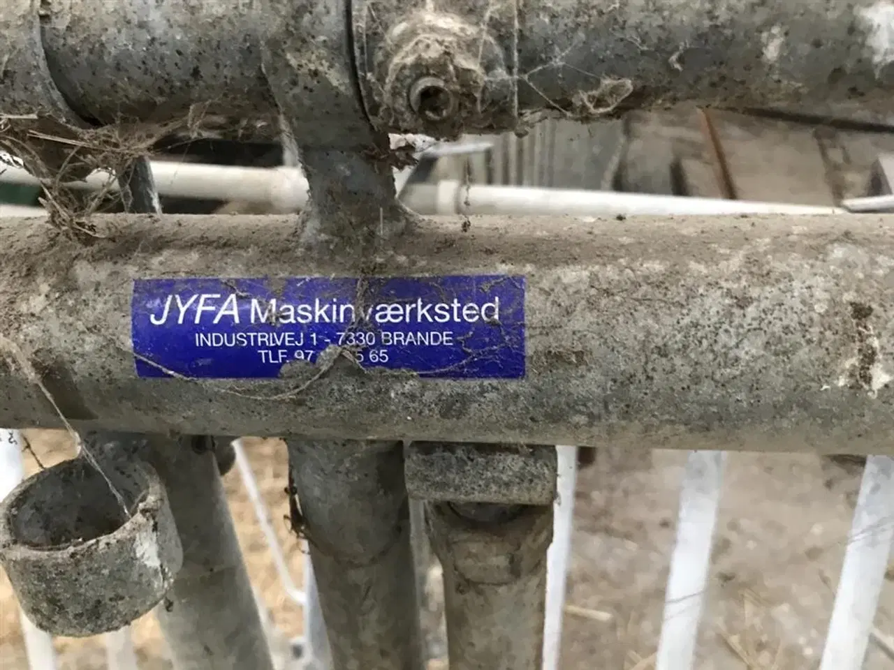 Billede 3 - Jyden Fanggitter til kvæg. Justerbar halsåbning