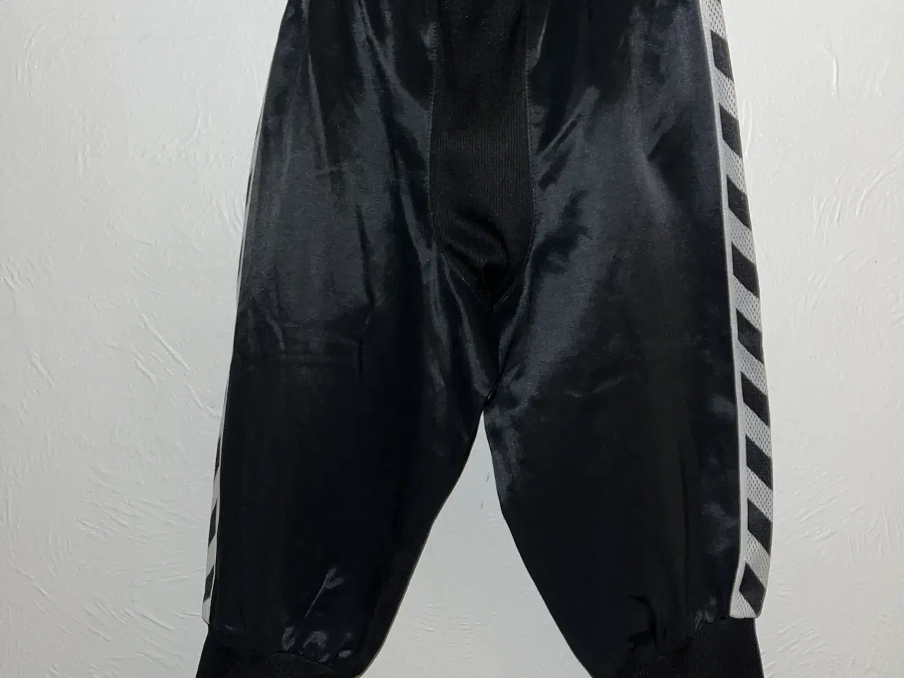 Billede 3 - Hummel fodboldknickers str. 164.