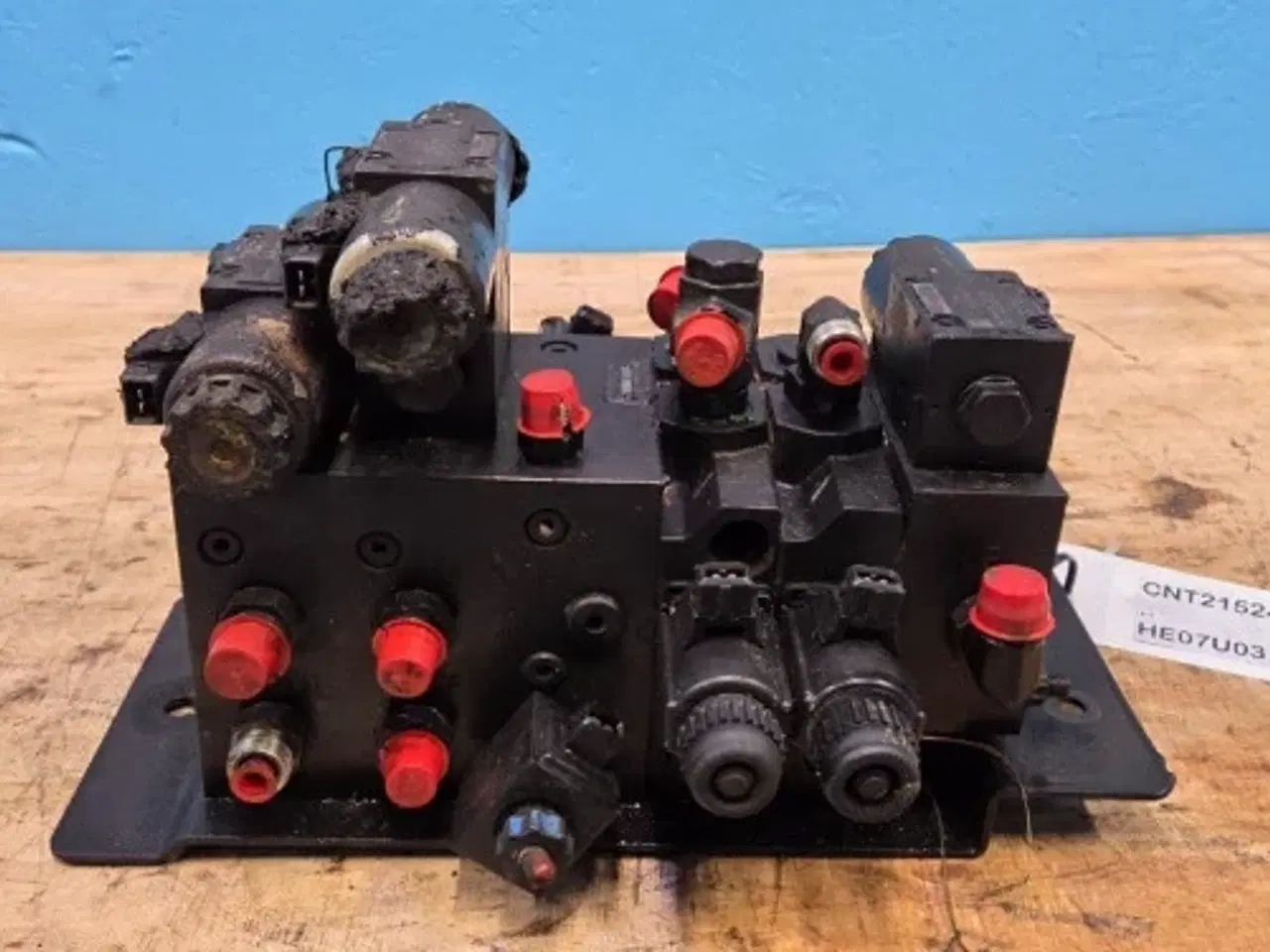 Billede 2 - New Holland CR9.90 Hydraulikventil 84457511