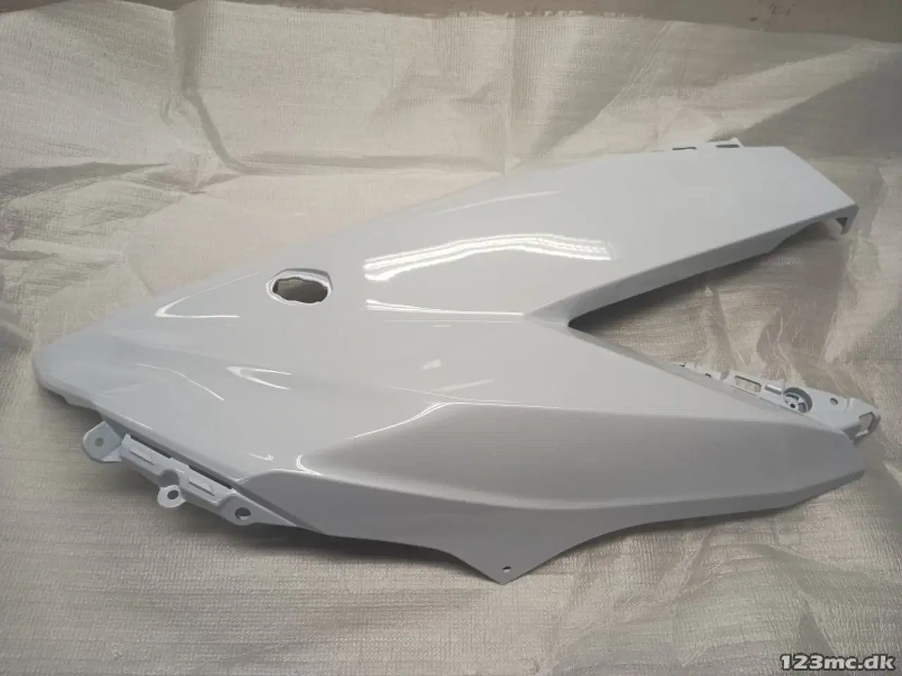 Billede 2 - COWLING,SIDE,RH,P.S.WHITE