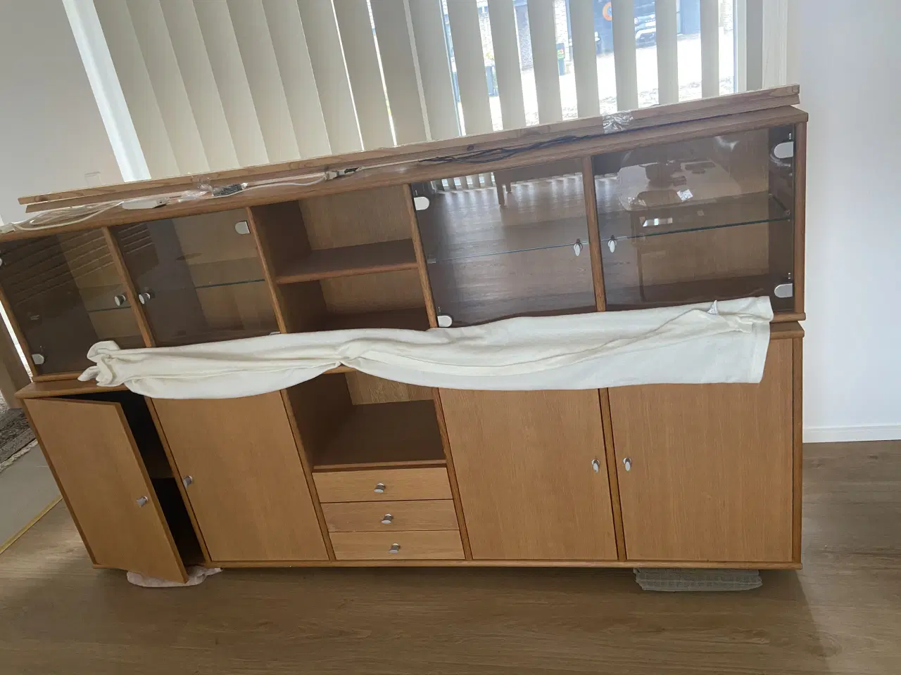 Billede 1 - Vitrine og skænk