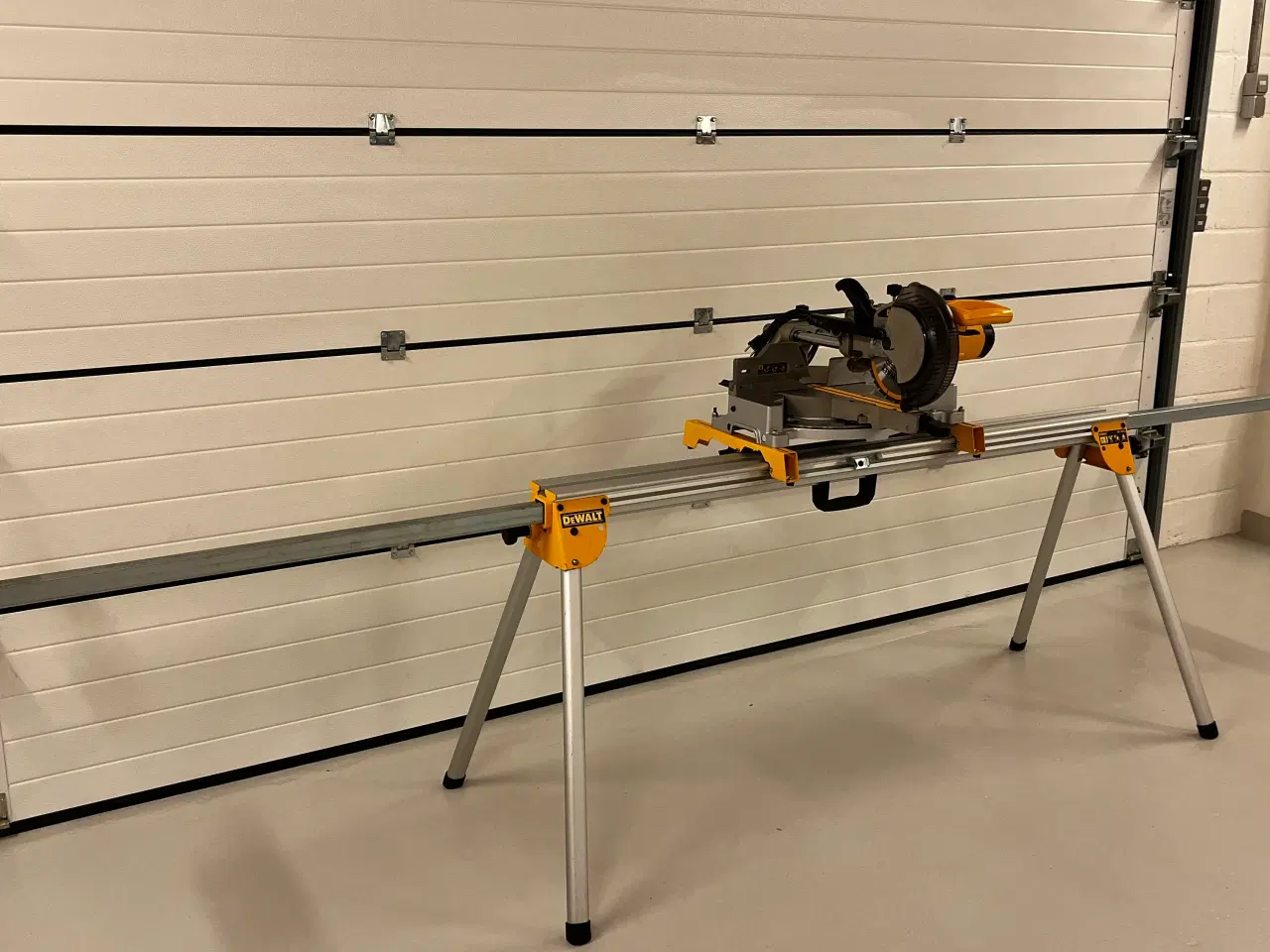 Billede 2 - DeWalt DW712-QS kap/geringssav