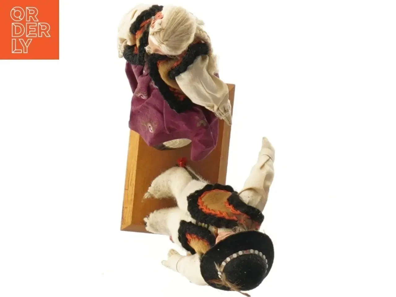 Billede 4 - Traditionelle dukker i folkedragt (str. 22 cm)