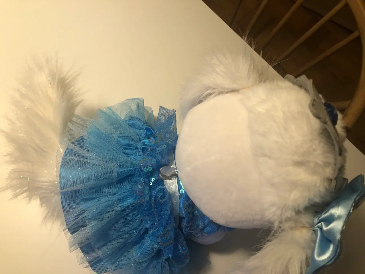 Billede 5 - Flot BuildABear bamse i hvid med blåt tøj