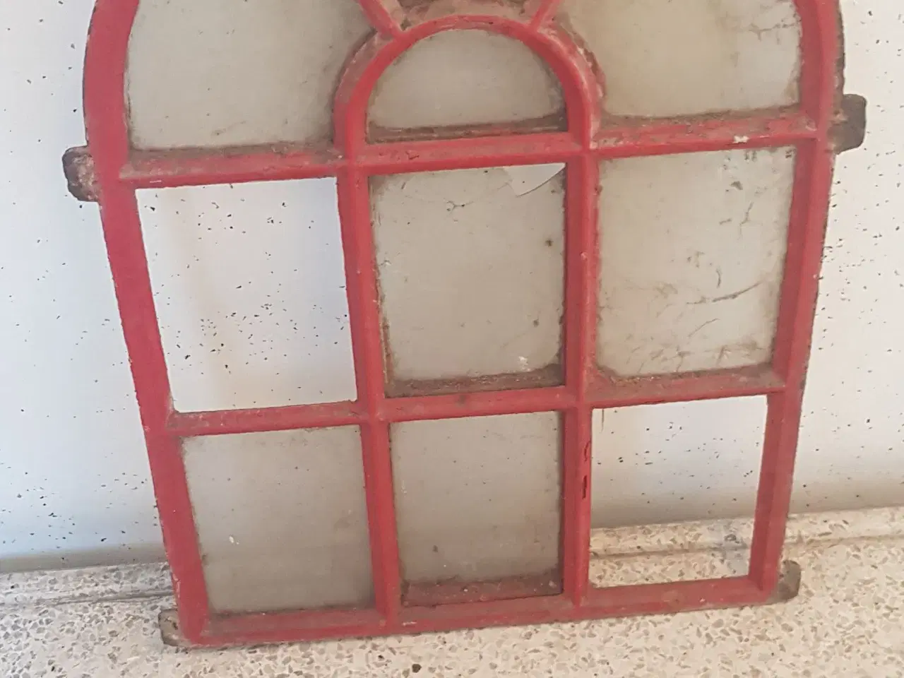 Billede 1 - Antikt støbejerns staldvindue