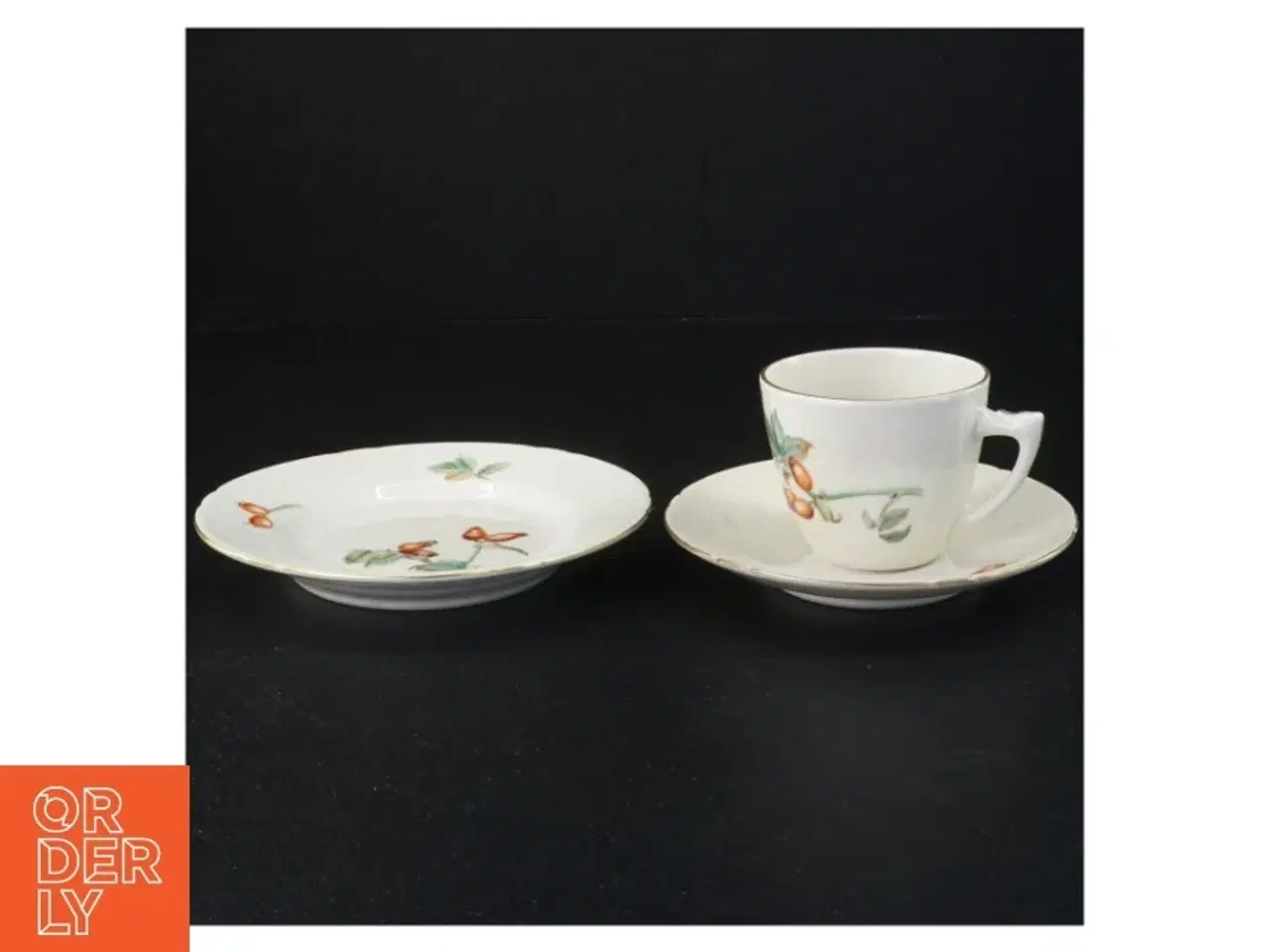 Billede 1 - Vintage porcelænskaffesæt fra Bing Og Grøndal (str. Diameter 15 og en halv cm kop 6 x 7 cm)