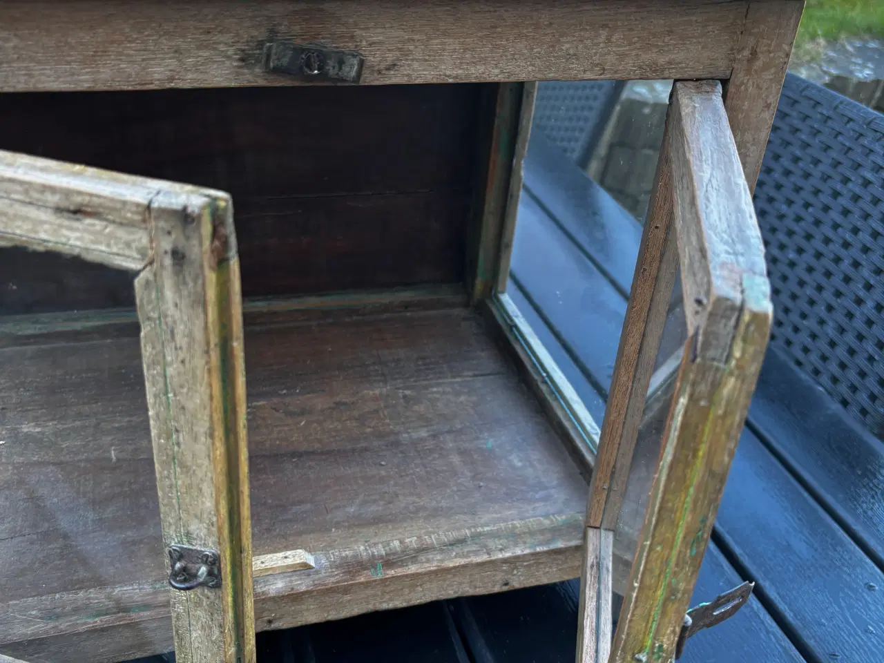 Billede 5 - Lille fint vitrineskab