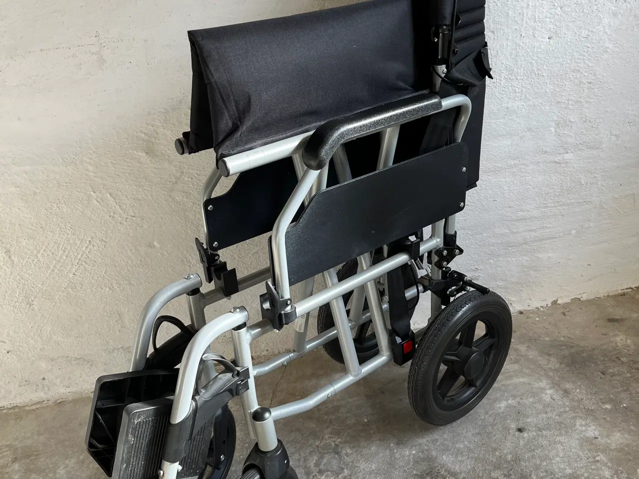 Billede 3 - Letvægtskørestol i aluminium.