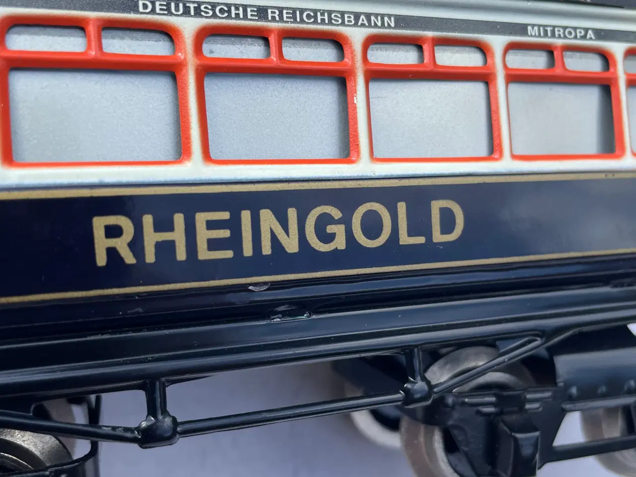 Billede 1 - Flot "Rheingold" passagervogn i blik spor 0.