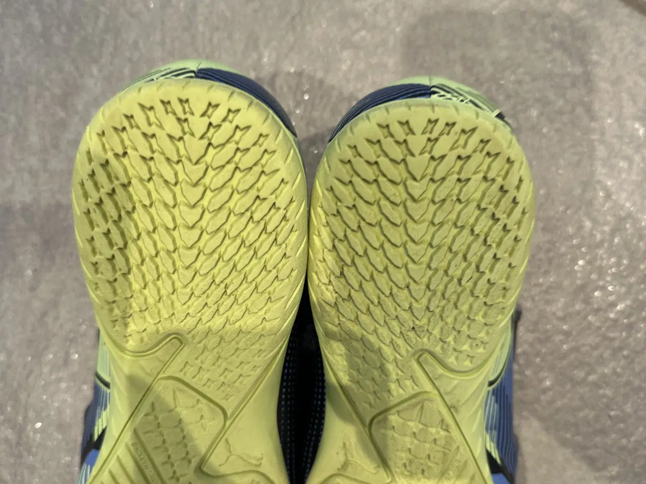 Billede 4 - Indendørs fodboldstøvler str. 37