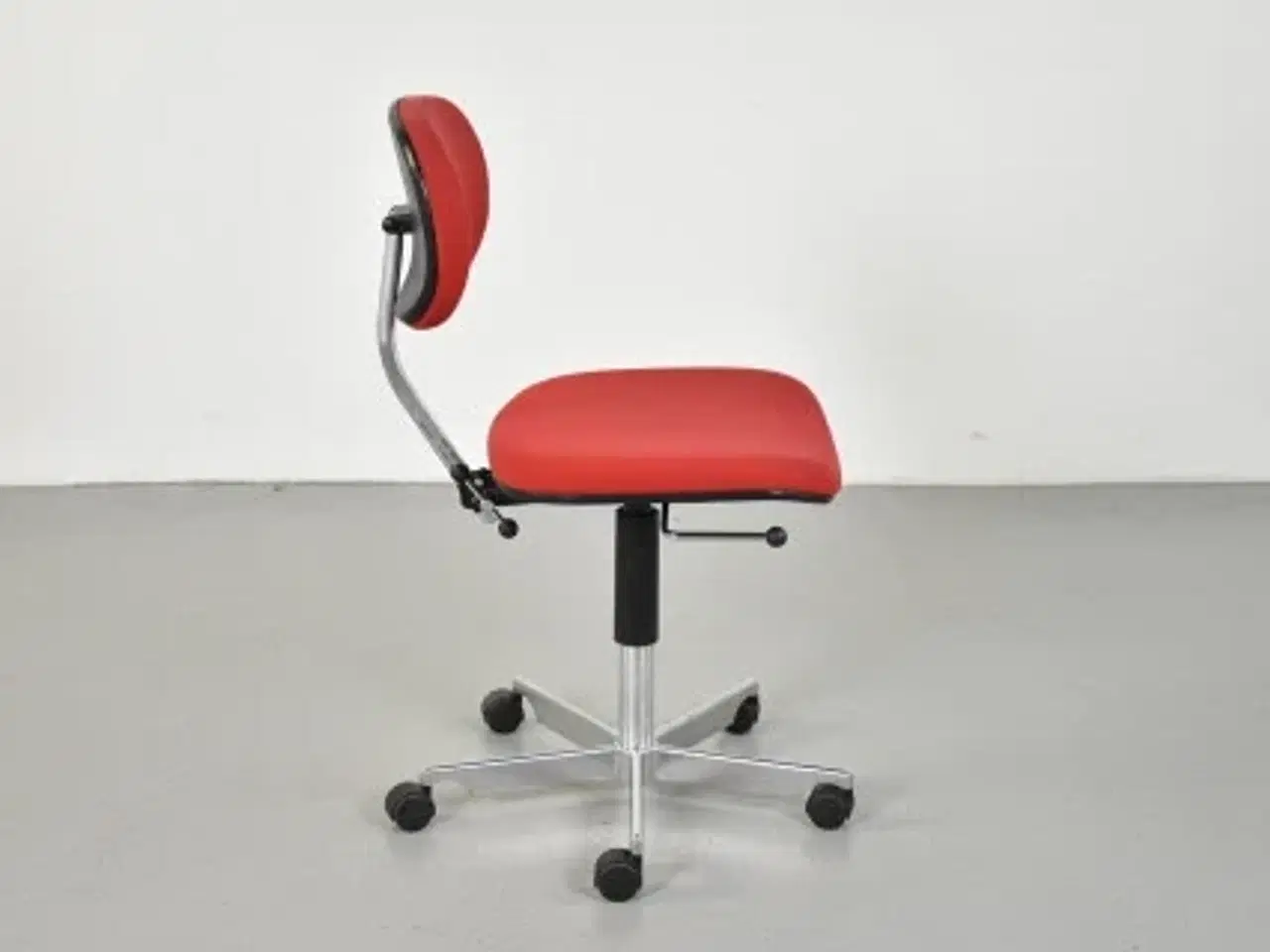 Billede 4 - Fritz hansen kontorstol med rødt polster og blankt stel