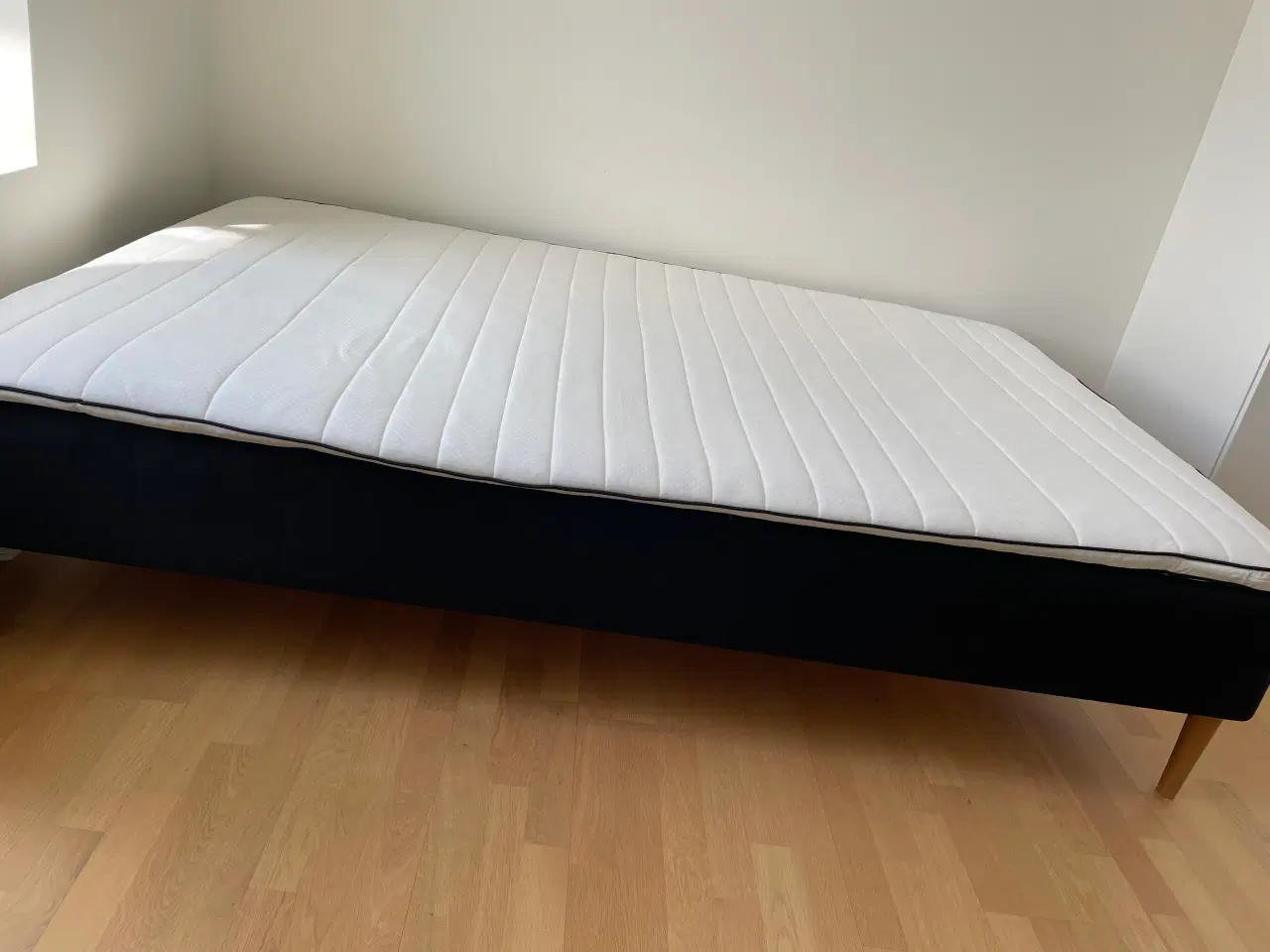 Billede 3 - Seng 3/4 - 140x200 cm