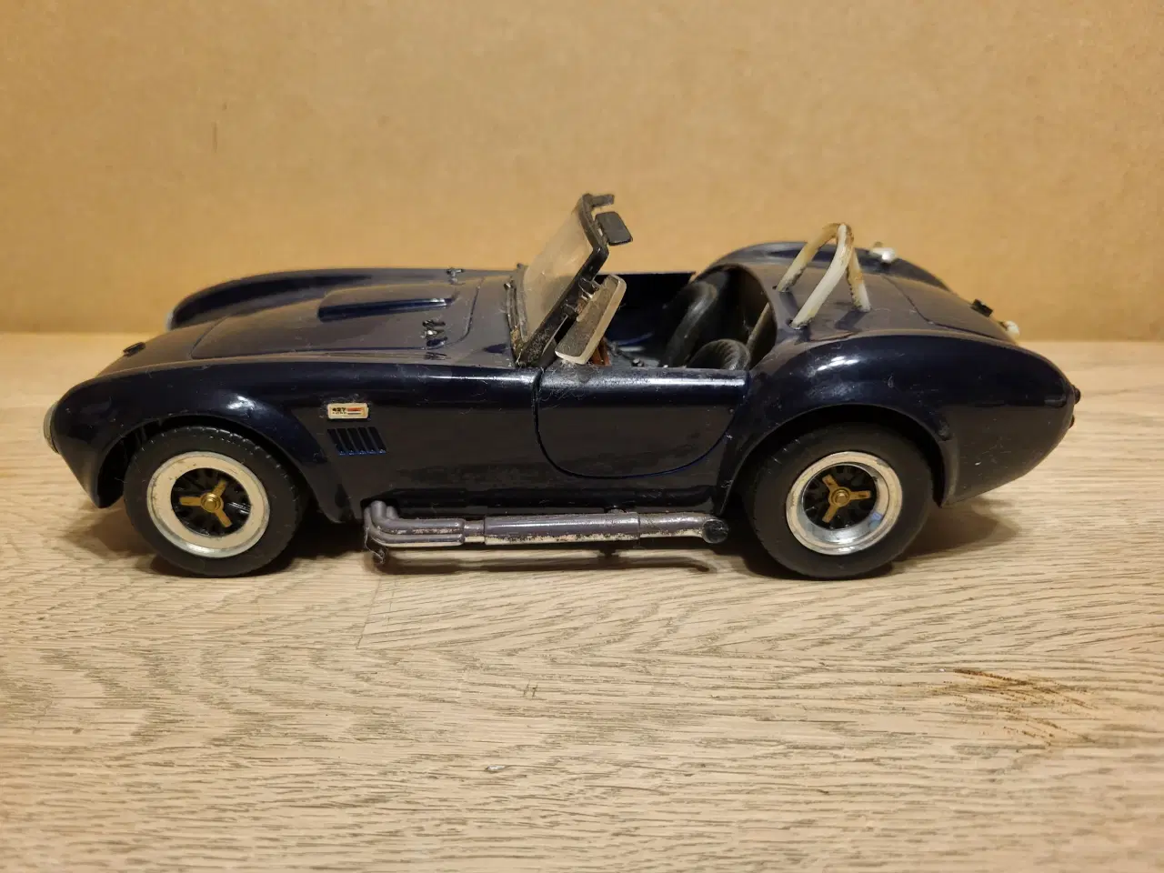 Billede 1 - Modelbil. Shelby Cobra 427 S/C (1964). Skala 1/18.