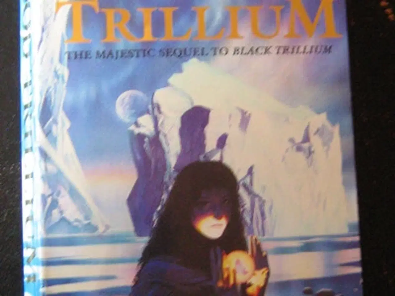 Billede 1 - Julian May: Blood Trillium