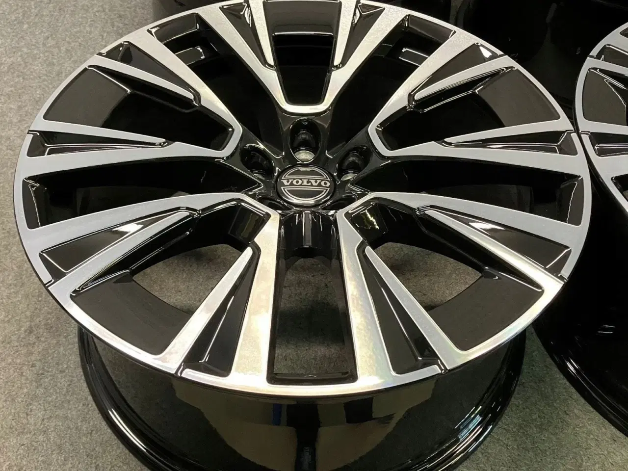 Billede 2 - ALUFÆLGE VOLVO XC90 R-DESIGN 20"