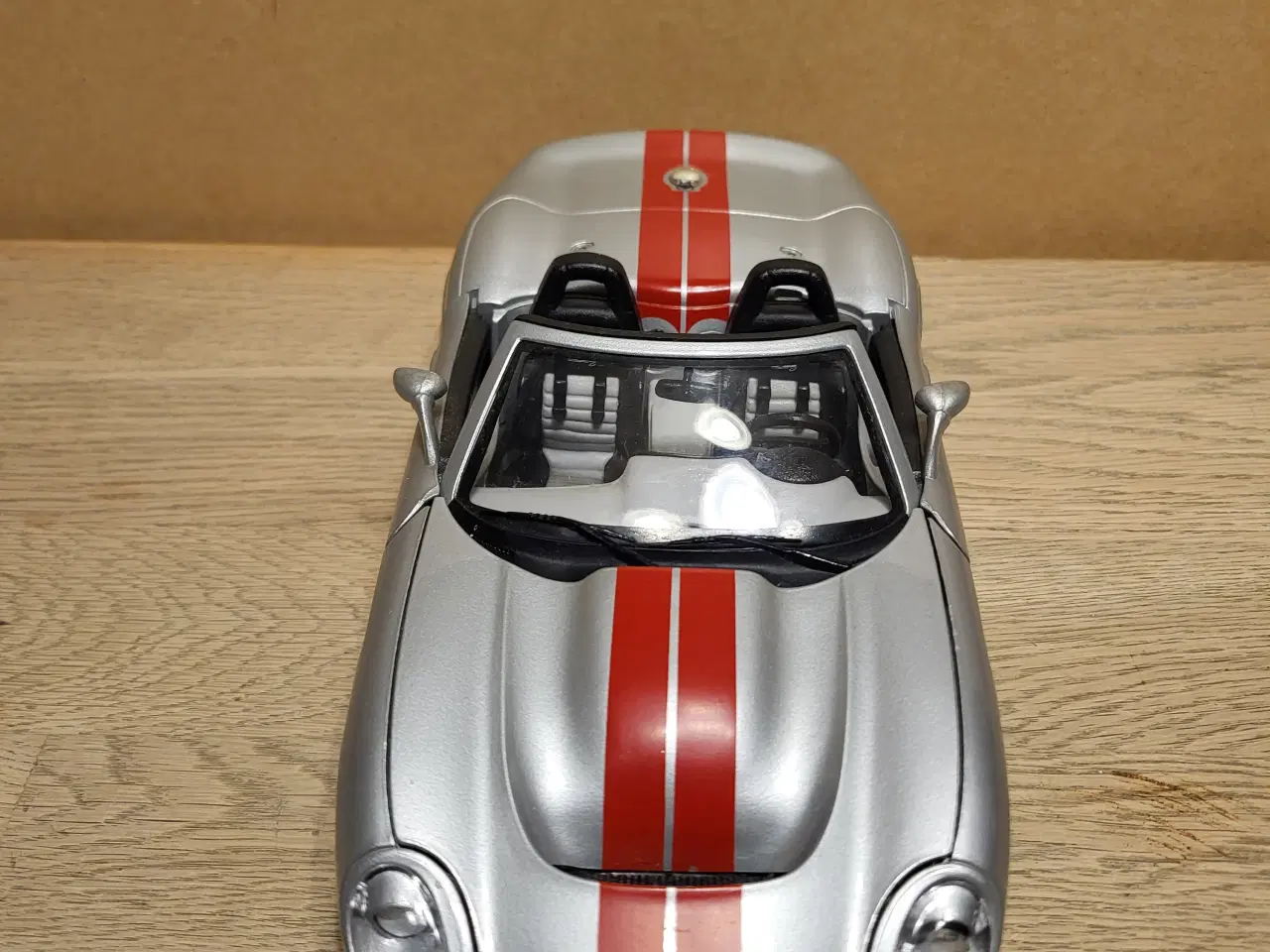 Billede 3 - Modelbil. Shelby Series 1 (1999). Skala 1/18.