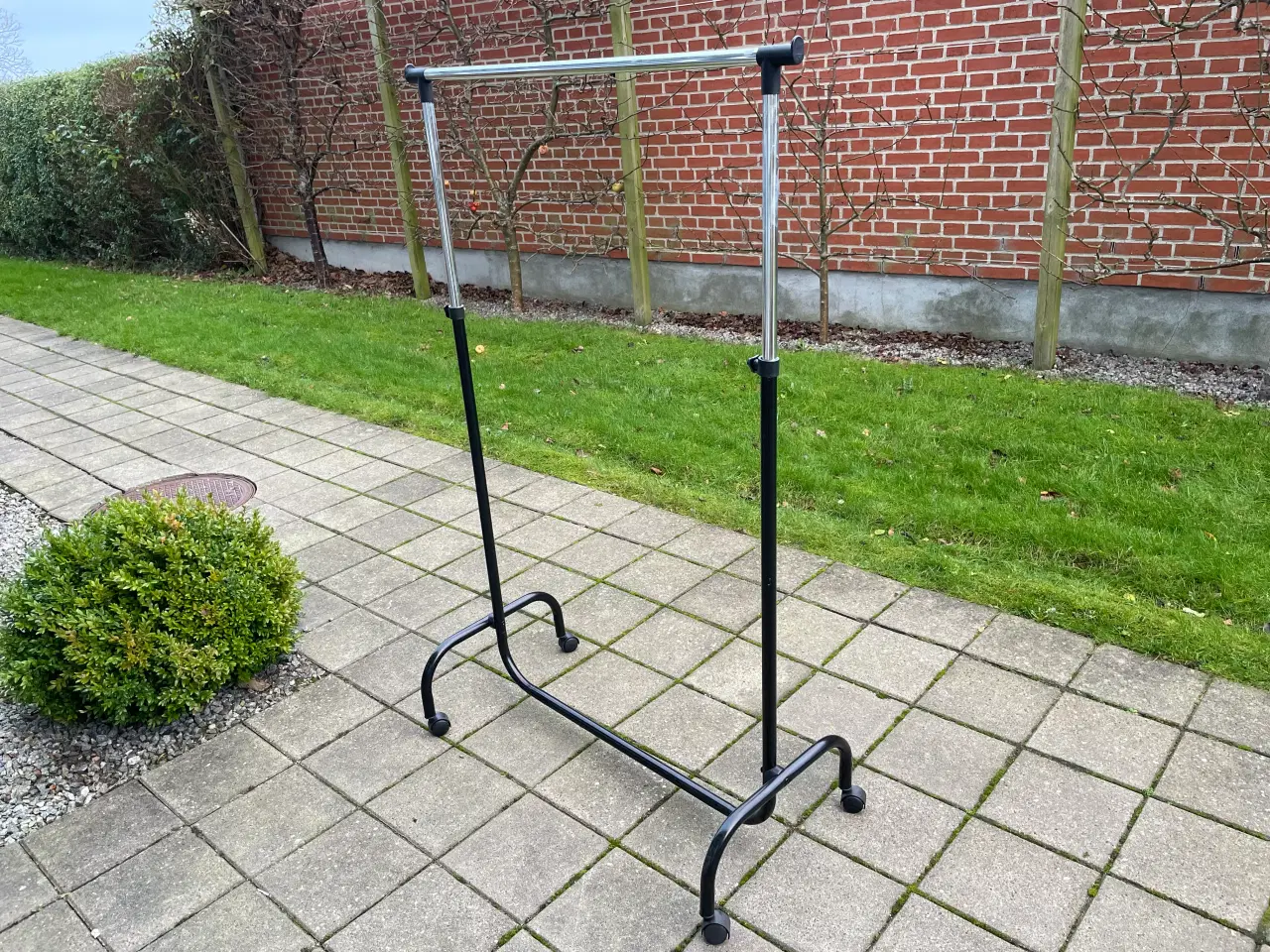 Billede 1 - Tøjstativ. Afhentes i Nibe