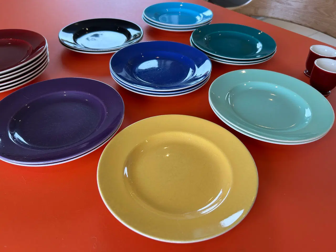 Billede 2 - Confetti Aluminia - 22 kagetallerkner og 2 æggebæg