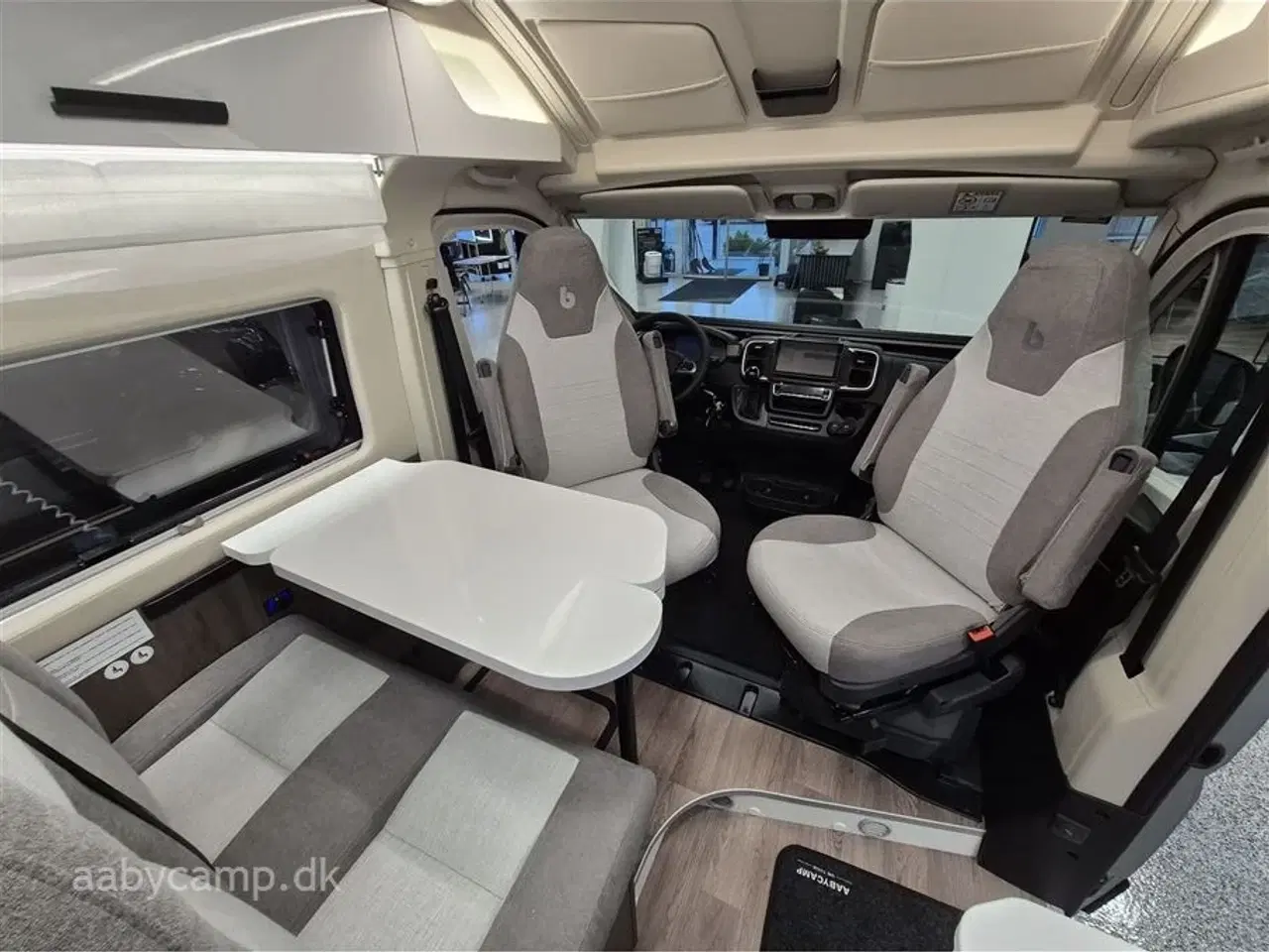 Billede 12 - 2026 - Benimar Benivan 160 PLUS   NK Pakke. Automatgear. 140Hk. 200W solcelle. Kompressor køleskab. Webasto Dieselvarme. Elektrisk indgangstrin. Metallak