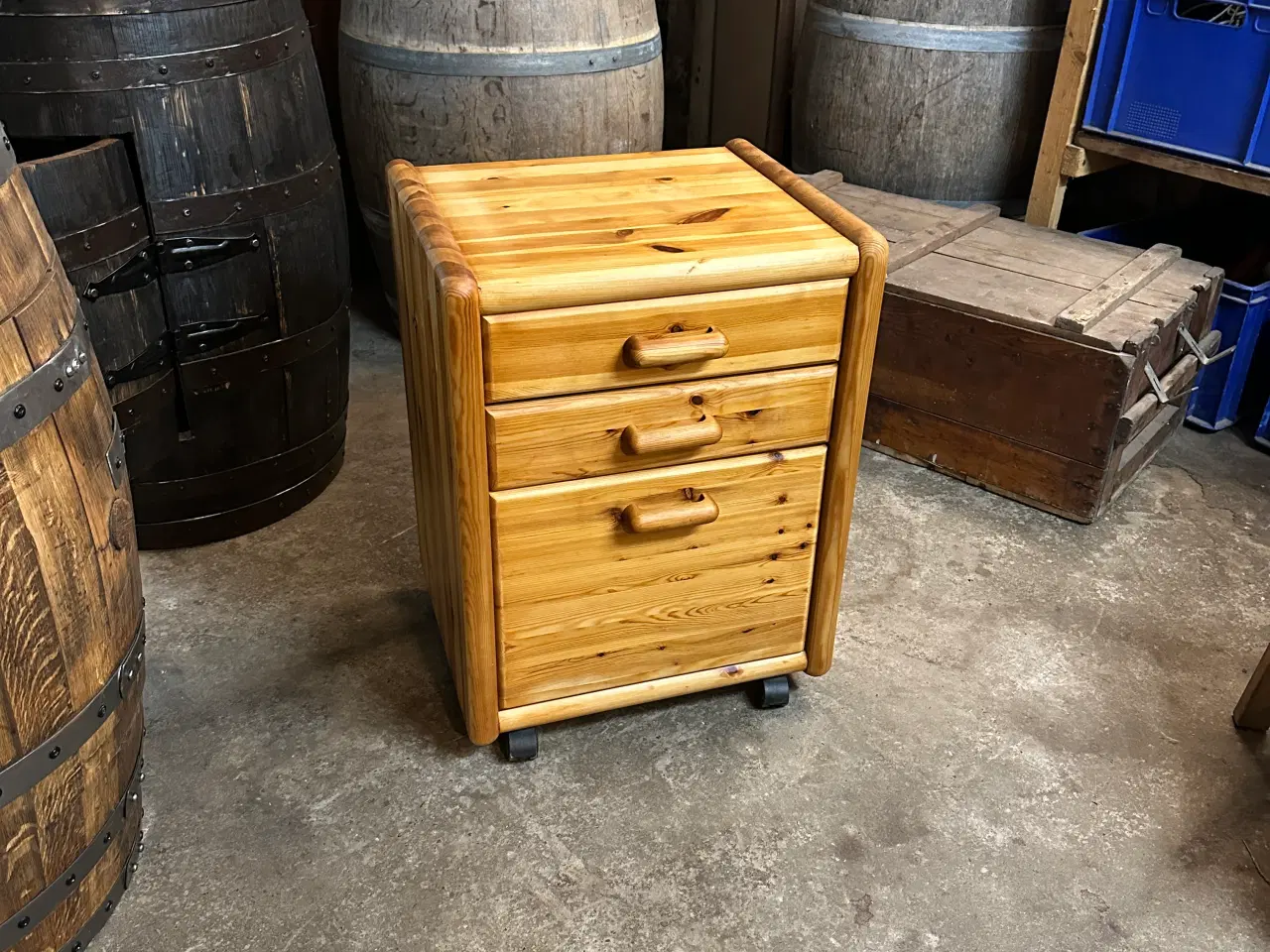 Billede 1 - Kommode i massiv fyrtræ