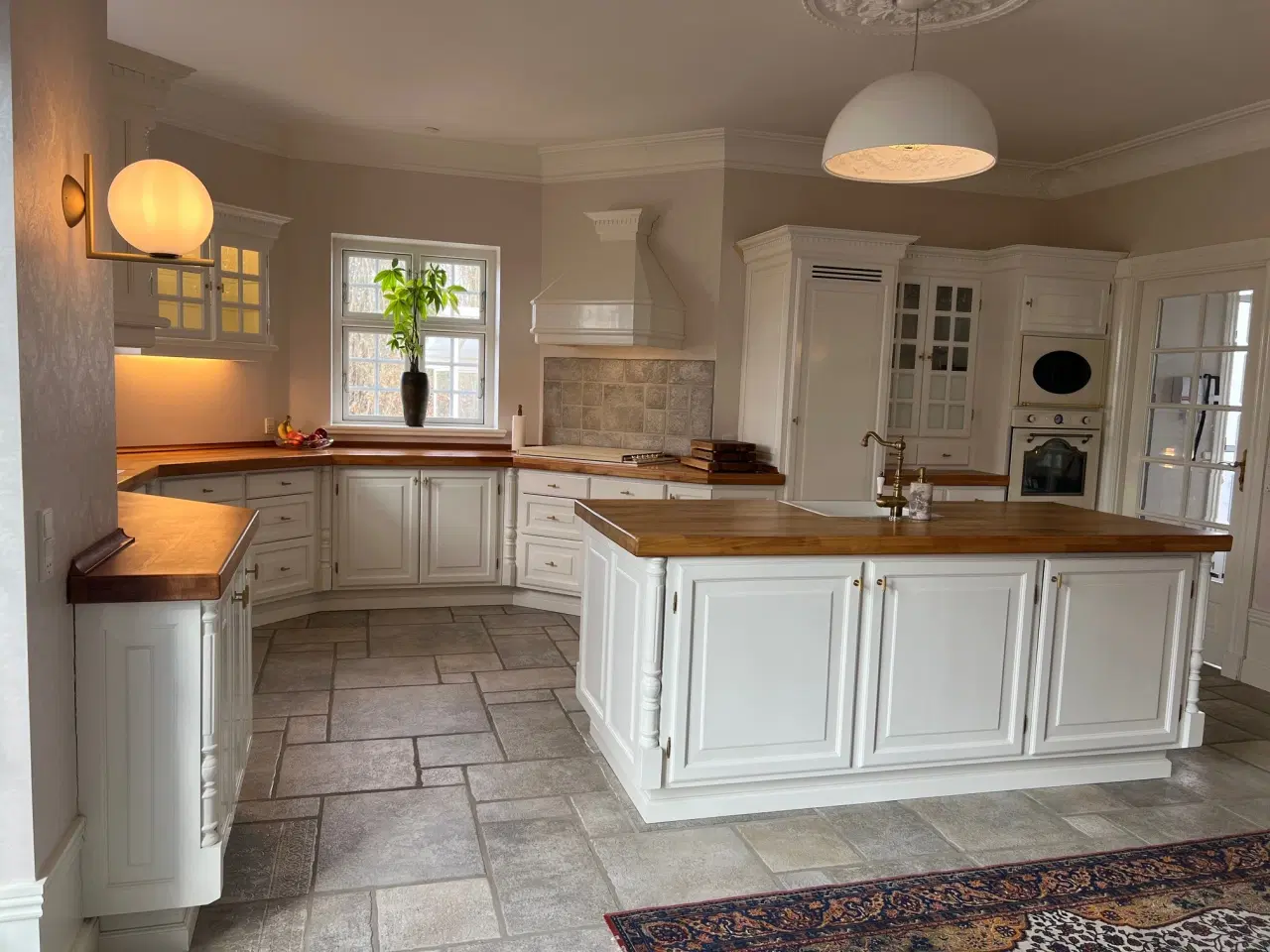 Billede 4 - Eksklusivt snedkerkøkken med ø – massivtræ & SMEG