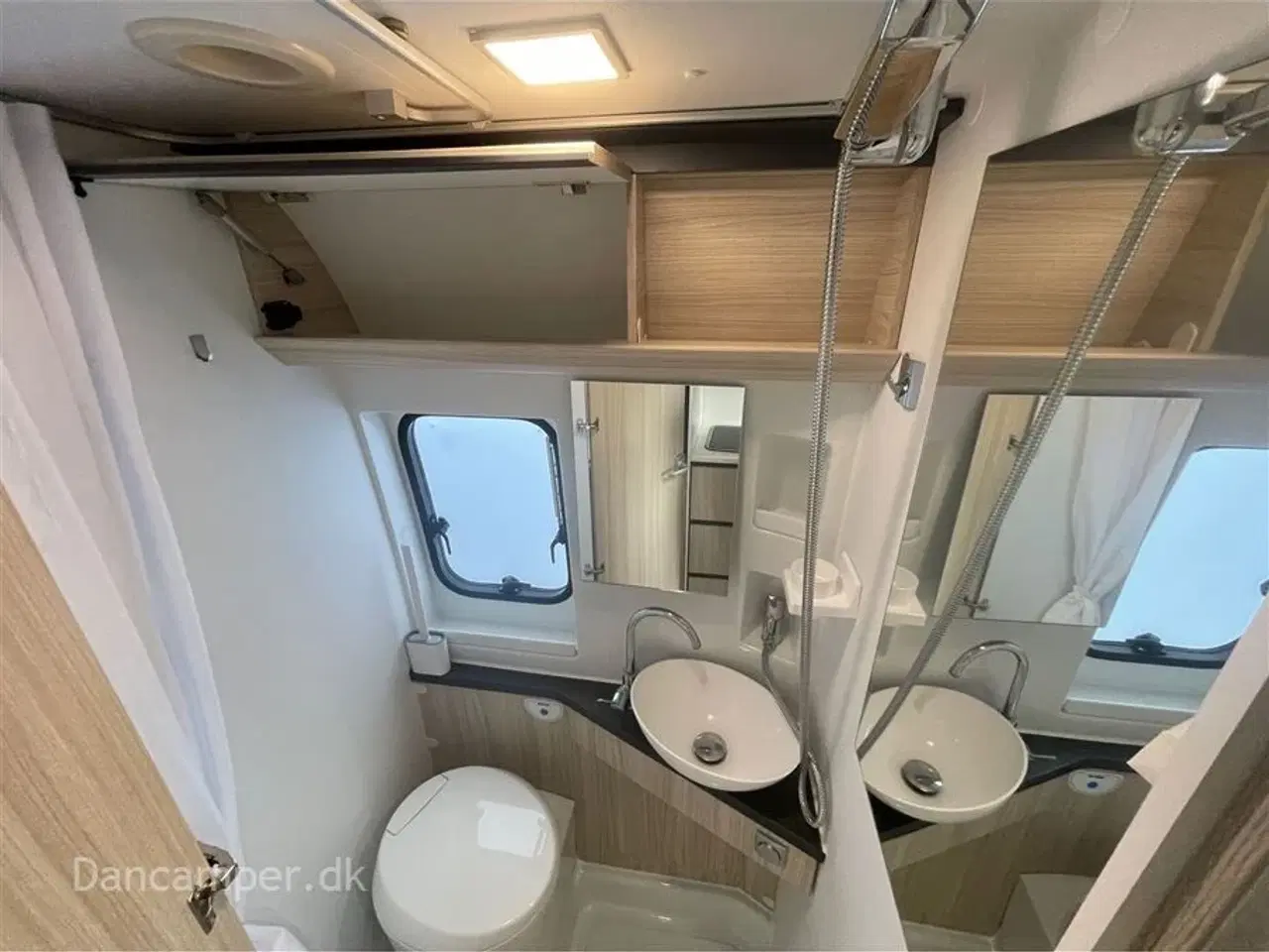 Billede 22 - 2023 - Adria Twin Axess 600 SP Kort og rummelig campervan kun kørt få km