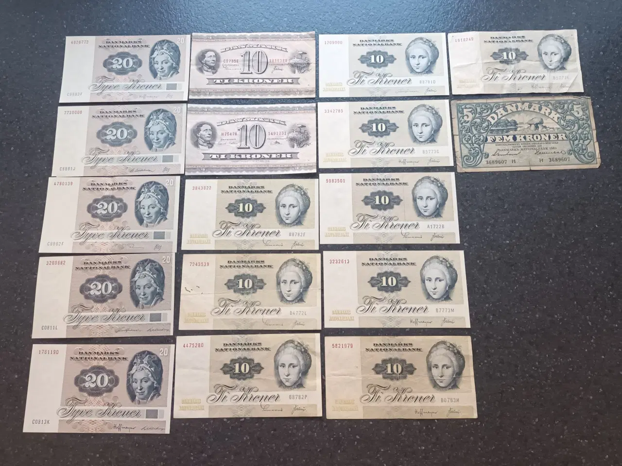 Billede 1 - 17 stk 5 + 10 + 20 kr sedler 1942 til 1988