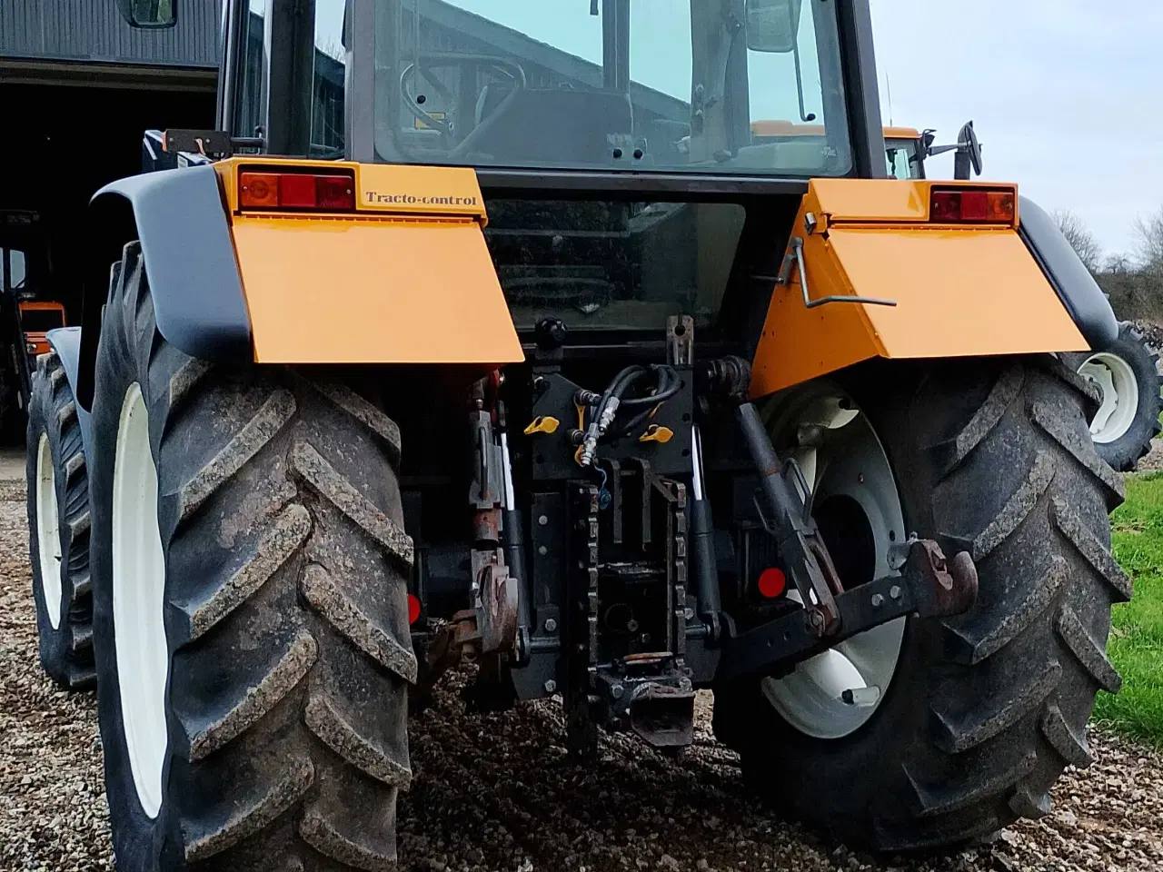 Billede 1 - Renault 120-54 traktor med Stoll frontlæsser 