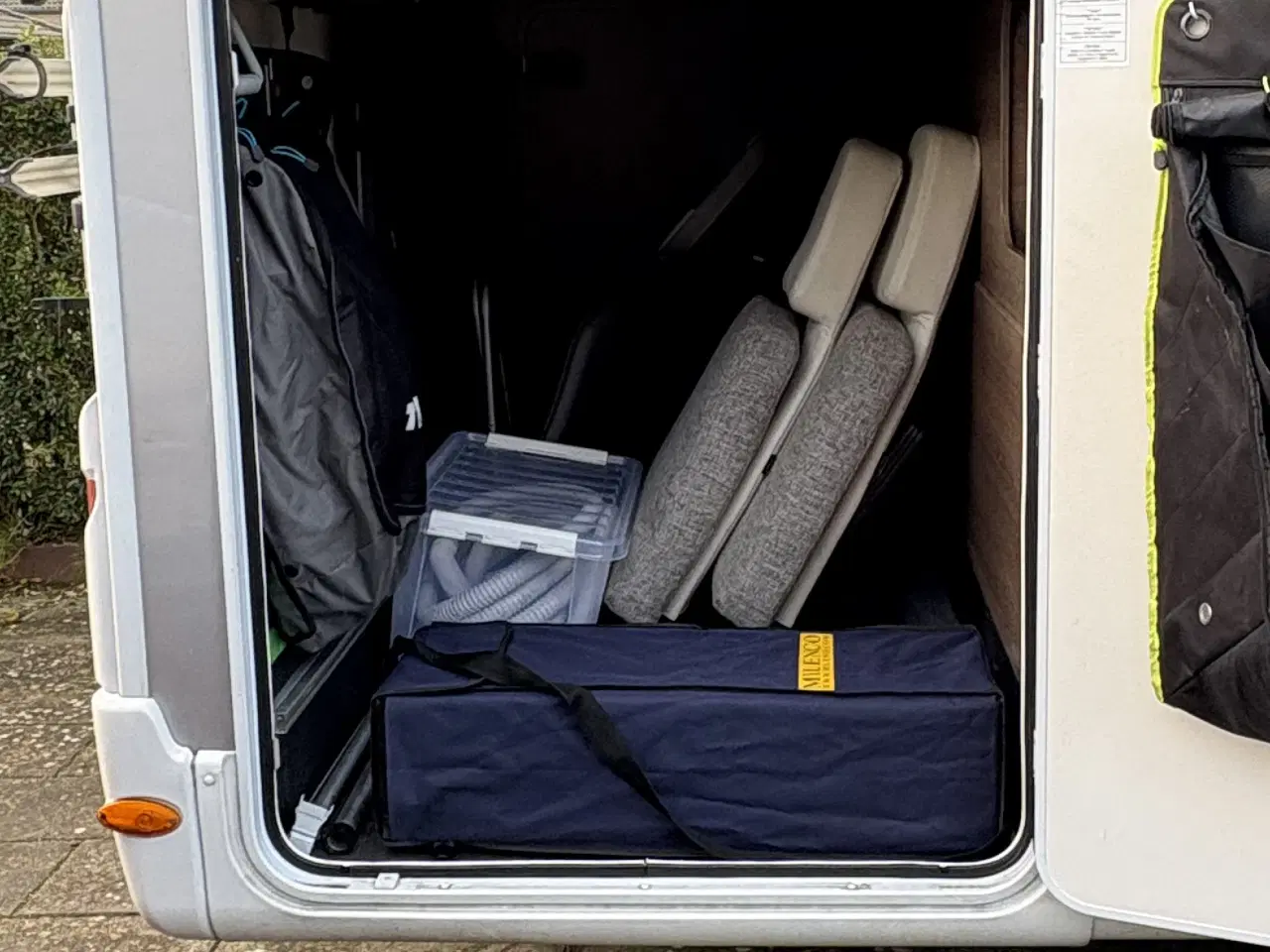 Billede 16 - Dethleffs I7057 EBL med face-to-face siddegruppe