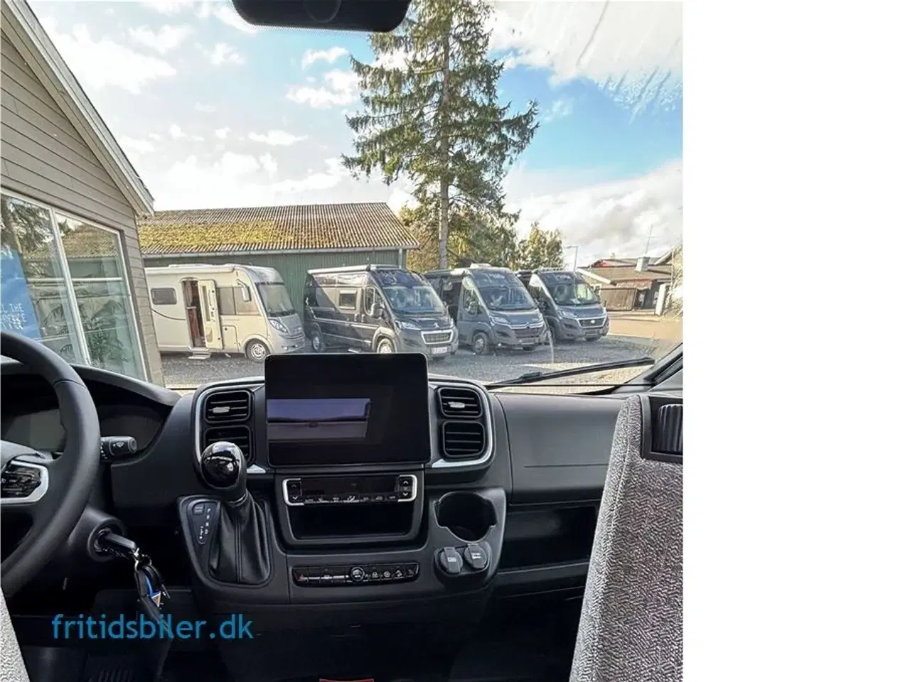 Billede 13 - 2024 - Hymer Yosemite   Hymer Yosemite med alt udstyr under 6 m med langsgående senge