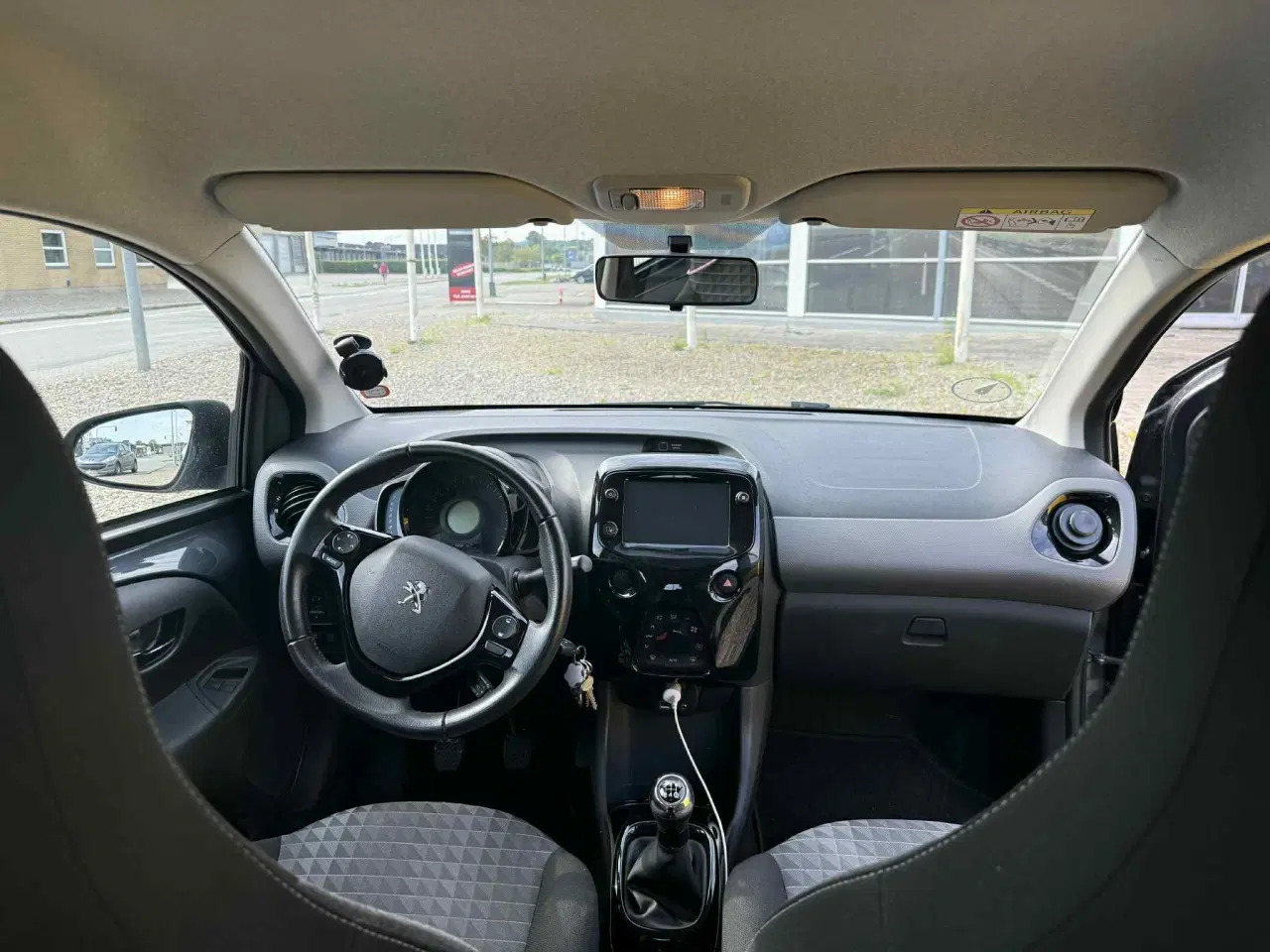 Billede 2 - Vi sælger vores trofaste Peugeot 108 fra 2021, som