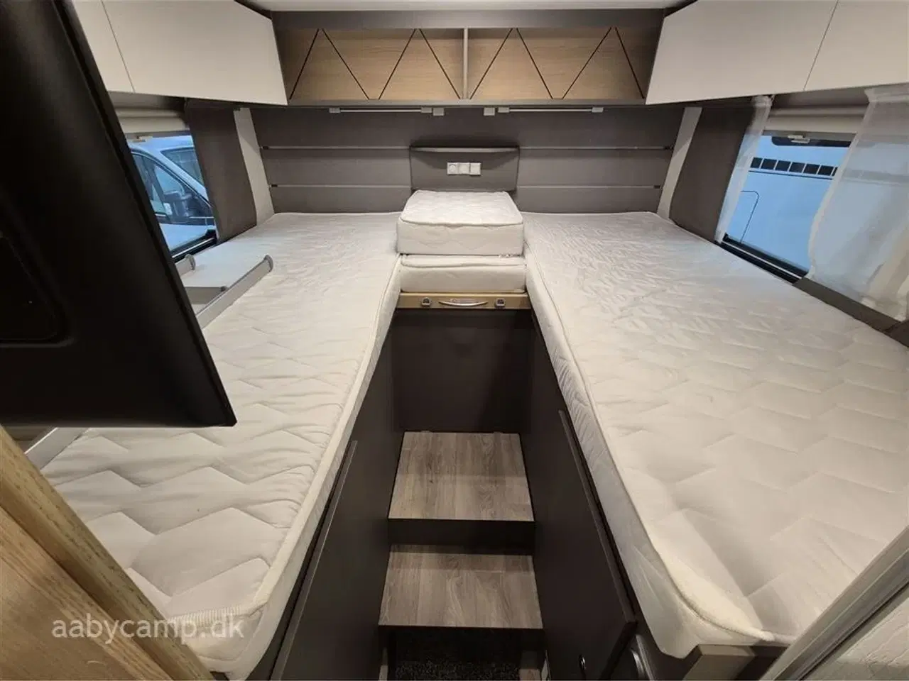 Billede 20 - 2023 - LMC Tourer H730 G Lift   Markise. solcelle. 200Ah lithium. 2000w inverter. 2x tv. Avara alarm. gulvtæppe. kompressor køleskab. Thetford ovn. gulvarme. undervognsbehandlet og lakforseglet.