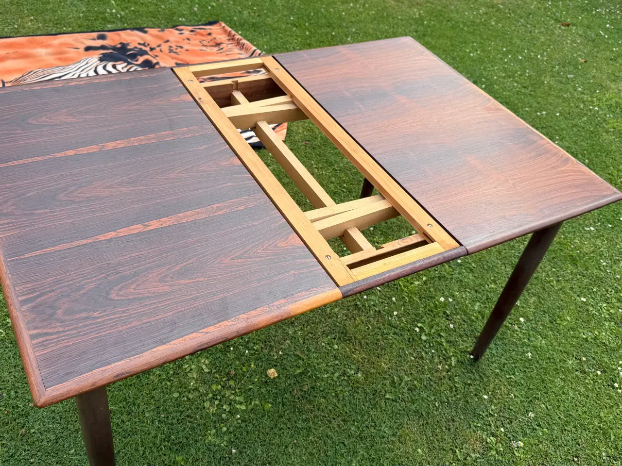 Billede 5 - 🌟 Retro Palisander Spisebord med Hollandsk Udtræk