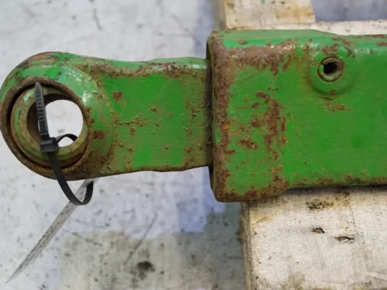 Billede 8 - John Deere 4040 R.H. Liftarm AR80666