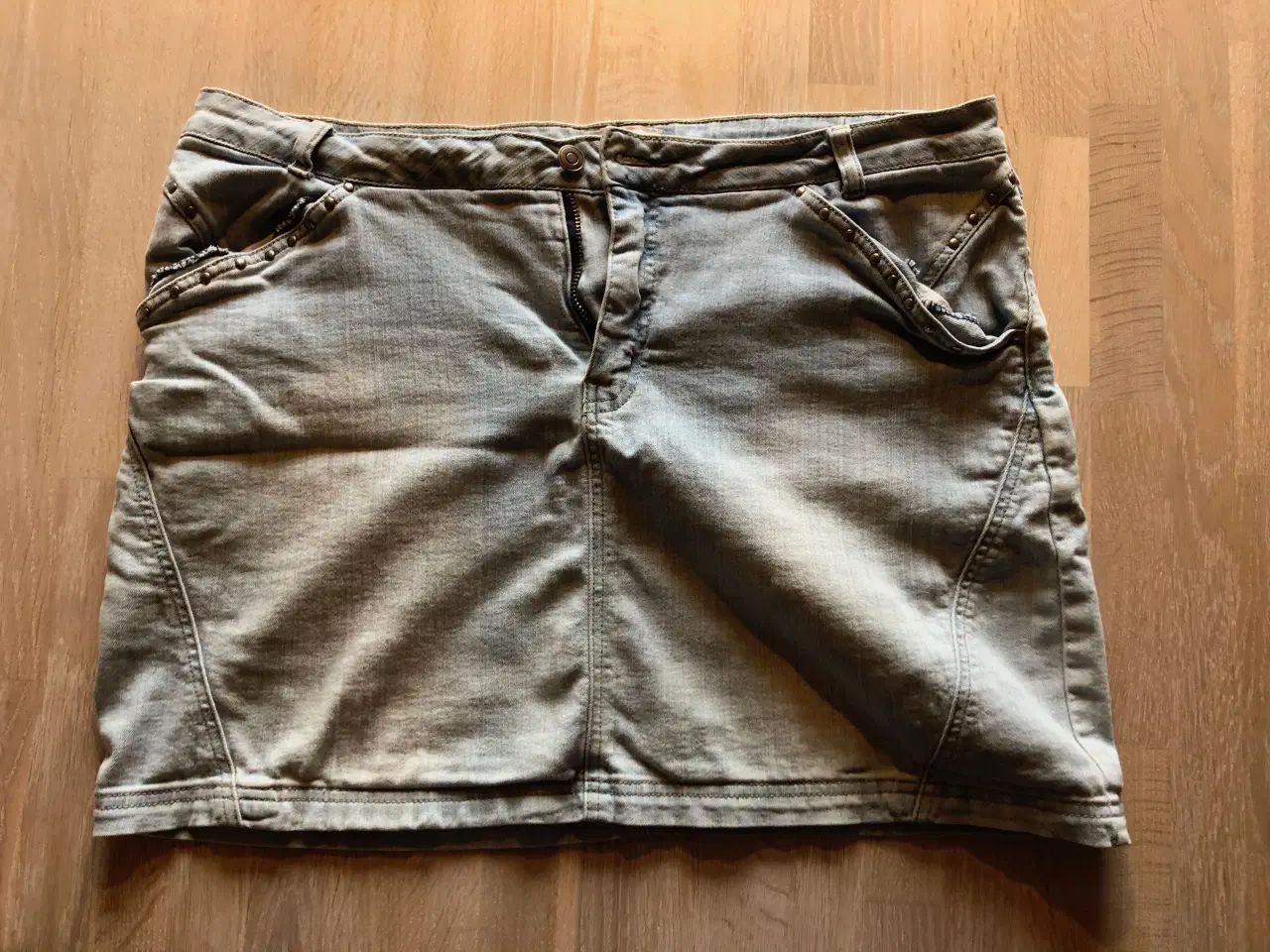 Billede 4 - Milla nederdel, kort str. 42  (livv. 100cm)
