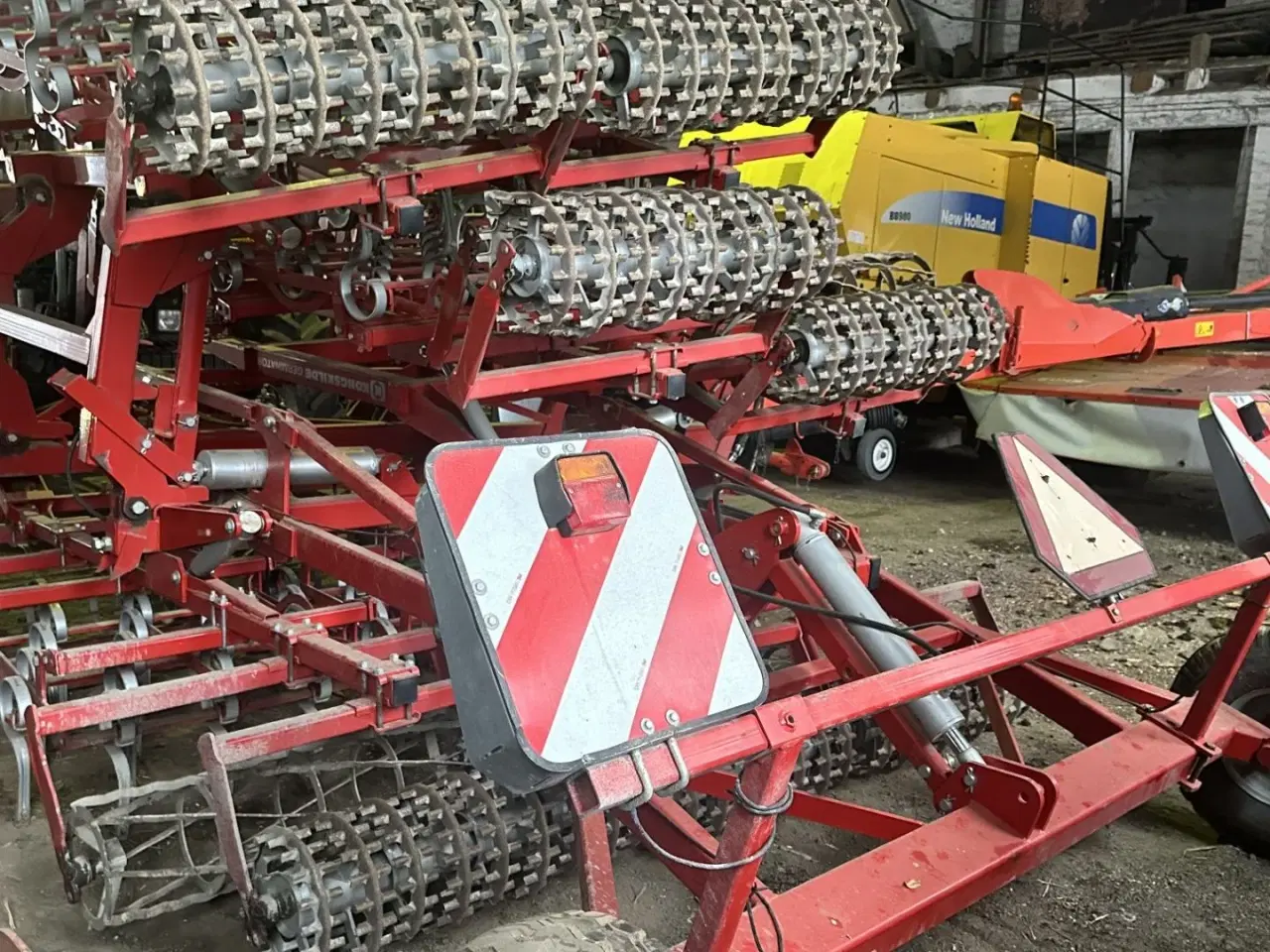 Billede 1 - Kongskilde 7 meter germinator med CROSKILL tromle bagerst. Velegnet til roer, spinat og andre speciel afgrøder.