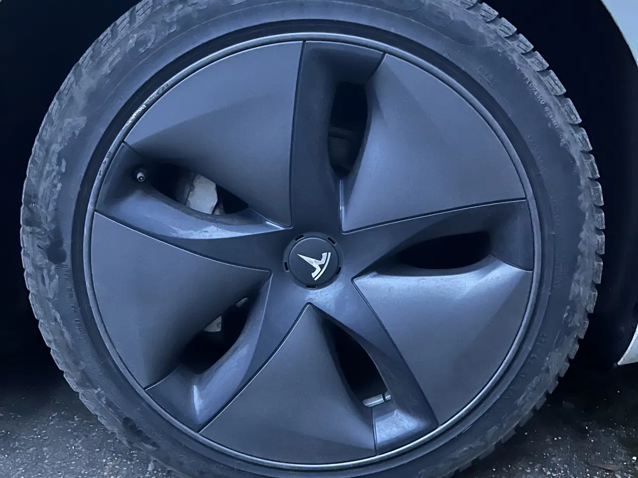 Billede 1 - Vinterdæk komplet Tesla Model 3