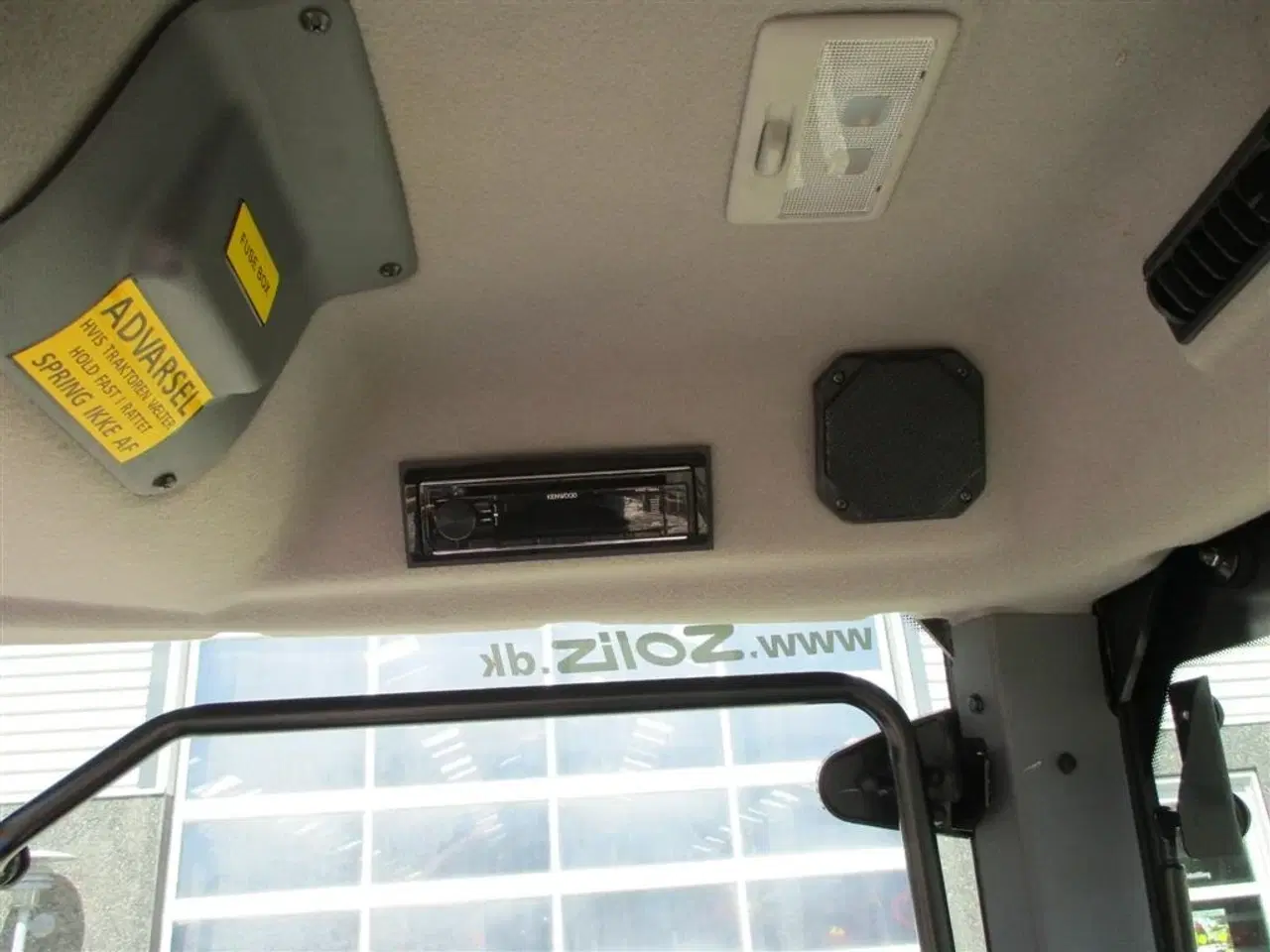 Billede 11 - Solis 26 HST med kabine og traktorhjul