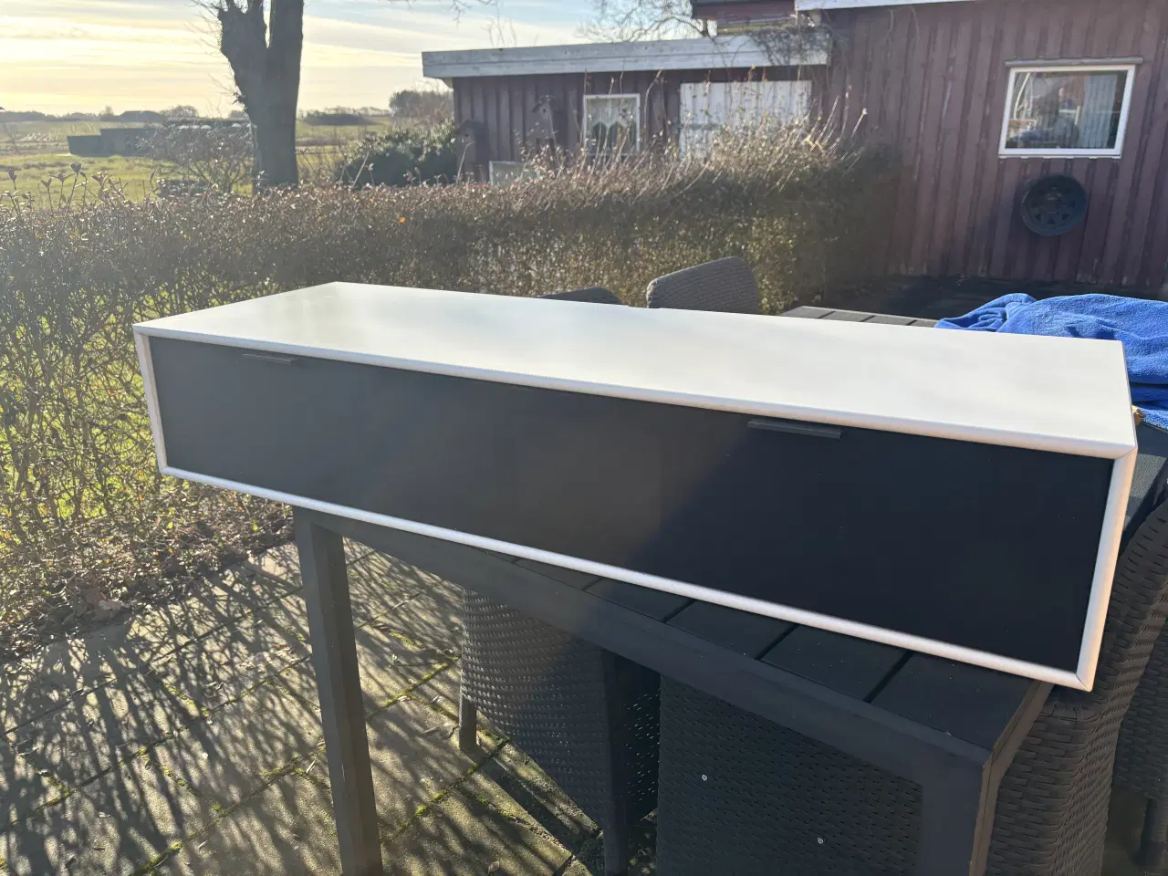 Billede 4 - Tv bord/hængende skrivebord 