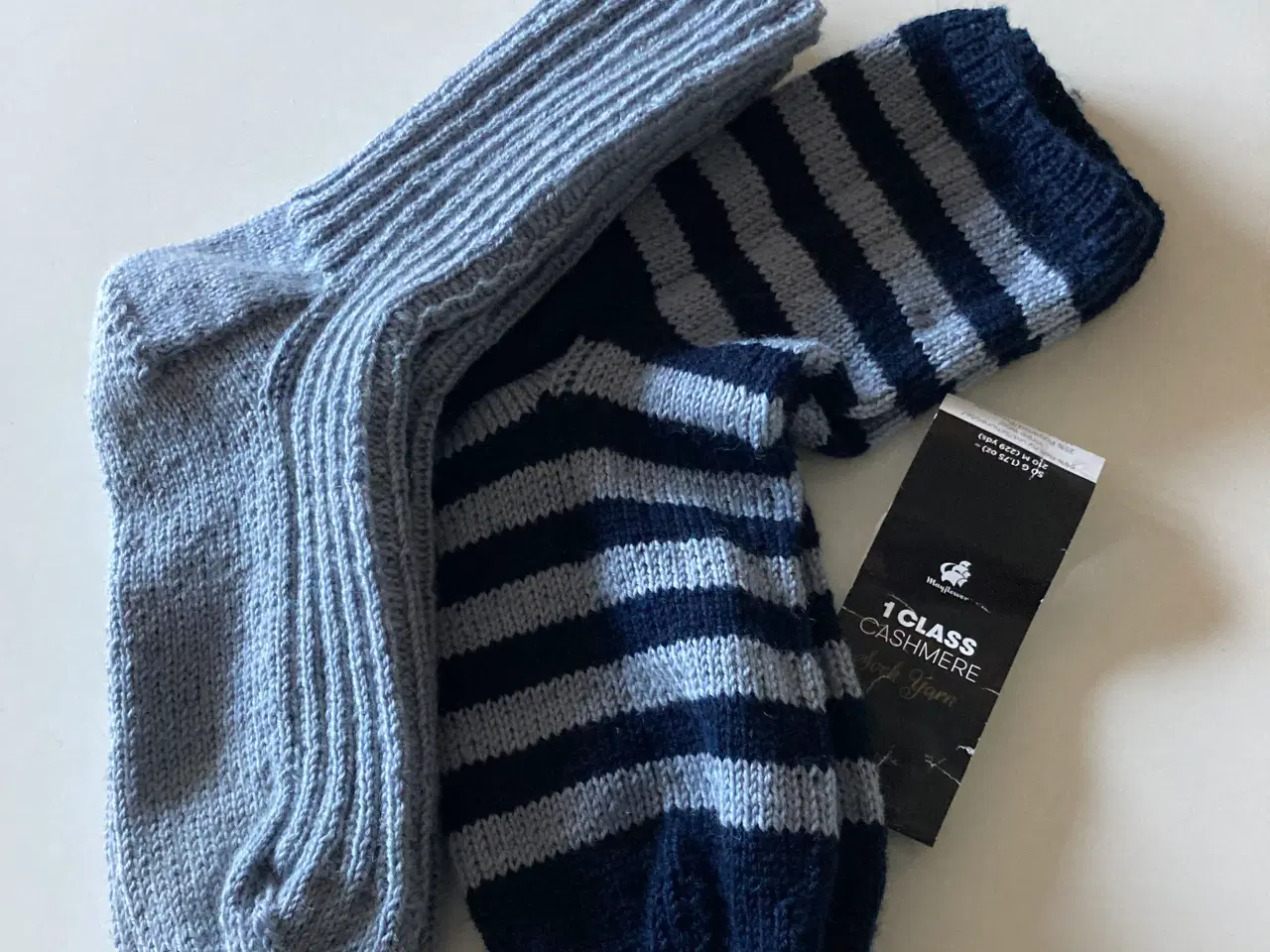 Billede 1 - Hjemmestrikkede sokker sælges