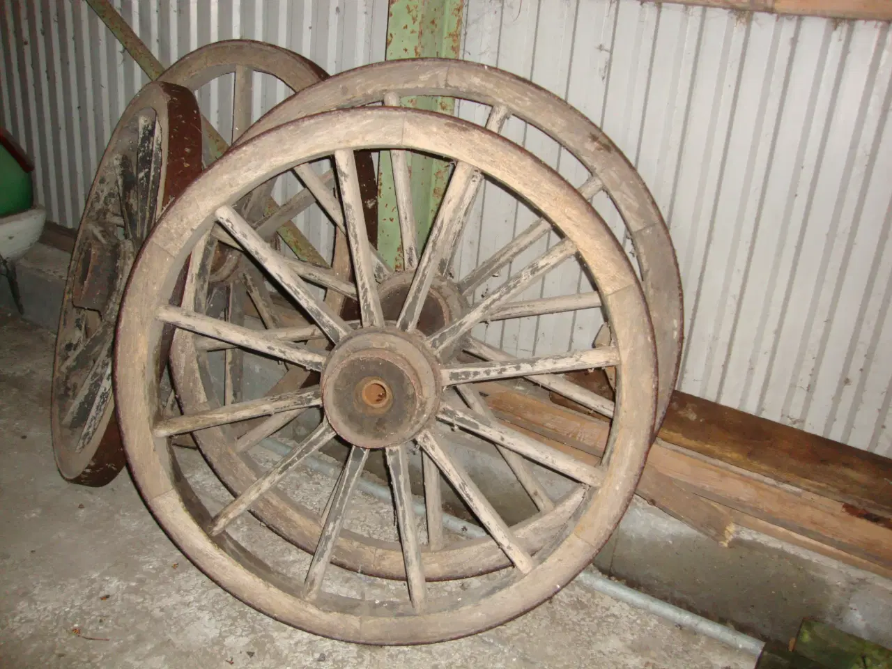 Billede 2 - Gamle vognhjul