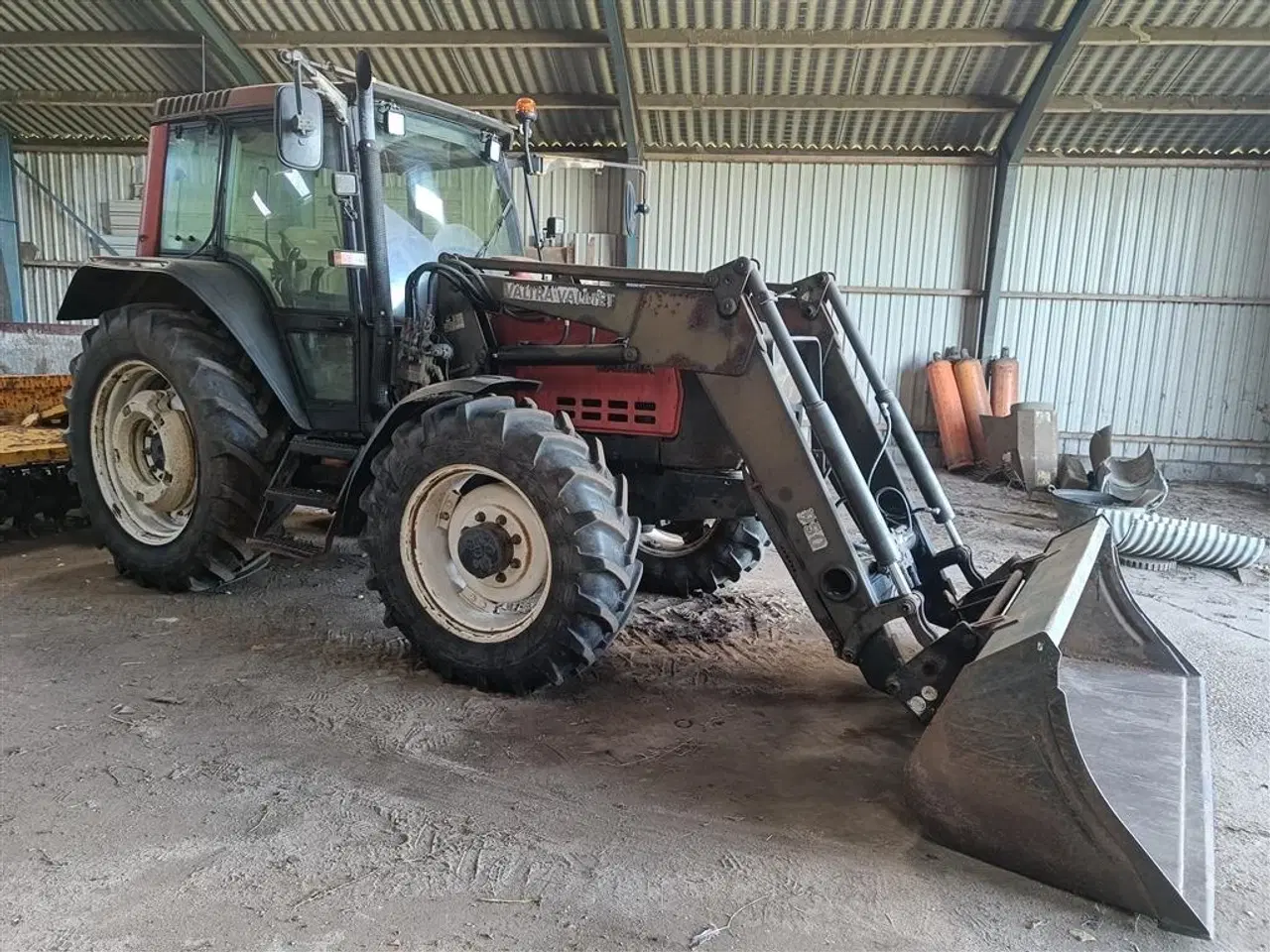 Billede 2 - Valtra 6750 frontlæsser, skovl, storsækkeløfter og betonvægtklods