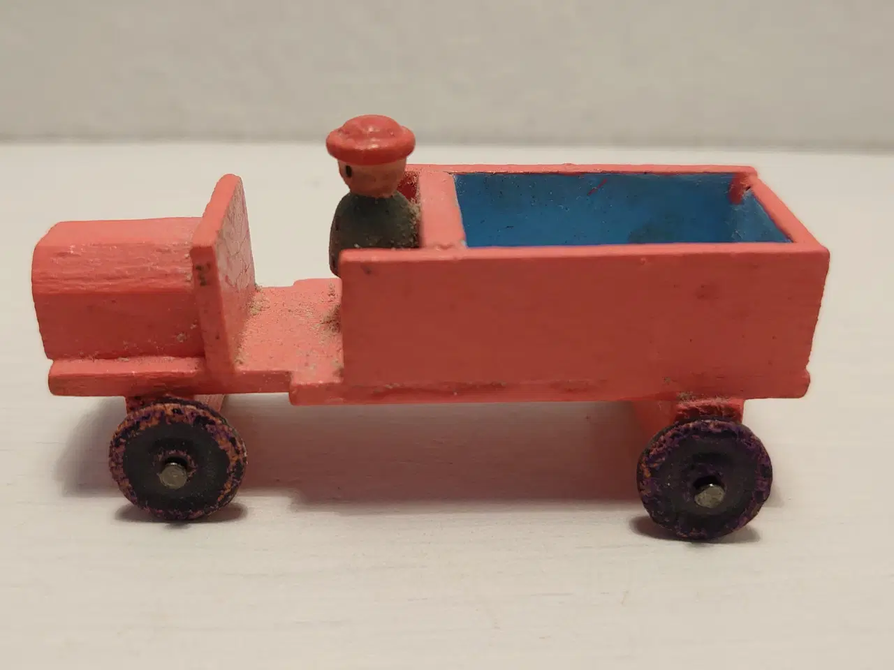 Billede 2 - Erzgebirge: 2 miniature lastbiler med chauffør.