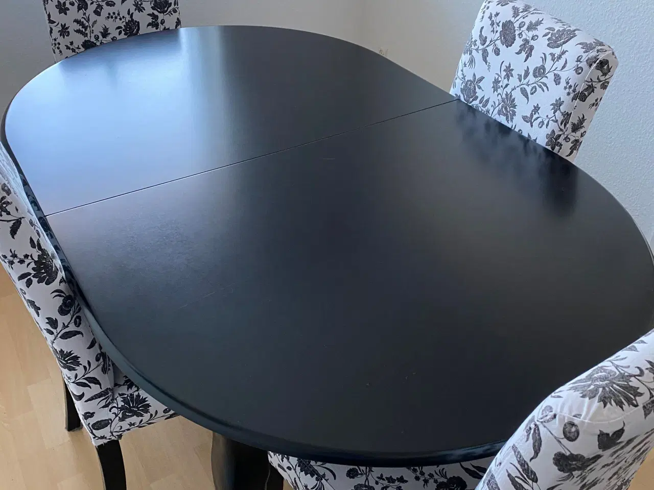 Billede 6 - Spisebord med 6 stole